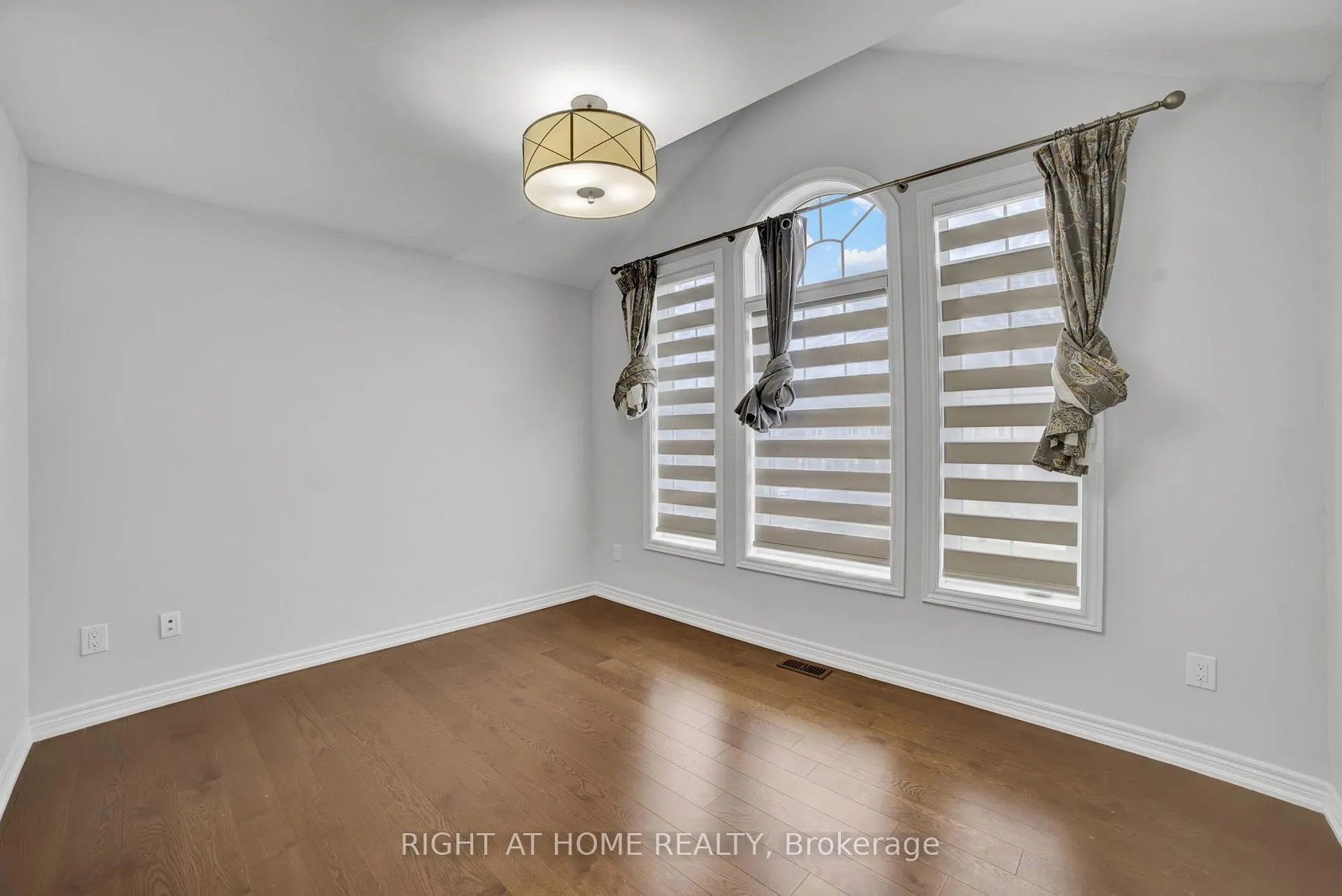 Photo 32 of 288 Raymond Road, Hamilton, Meadowlands — HOMEH