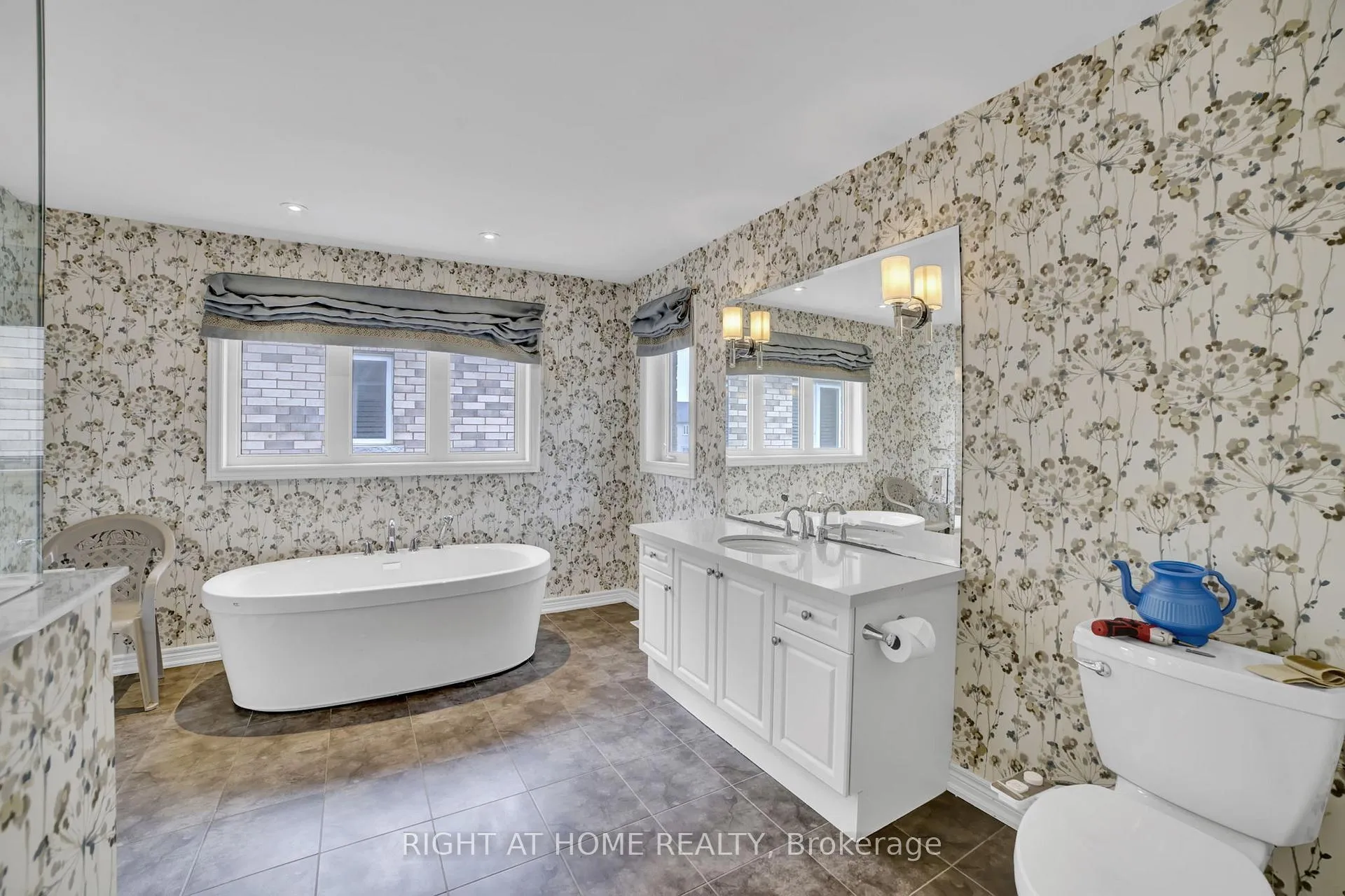 Photo 35 of 288 Raymond Road, Hamilton, Meadowlands — HOMEH