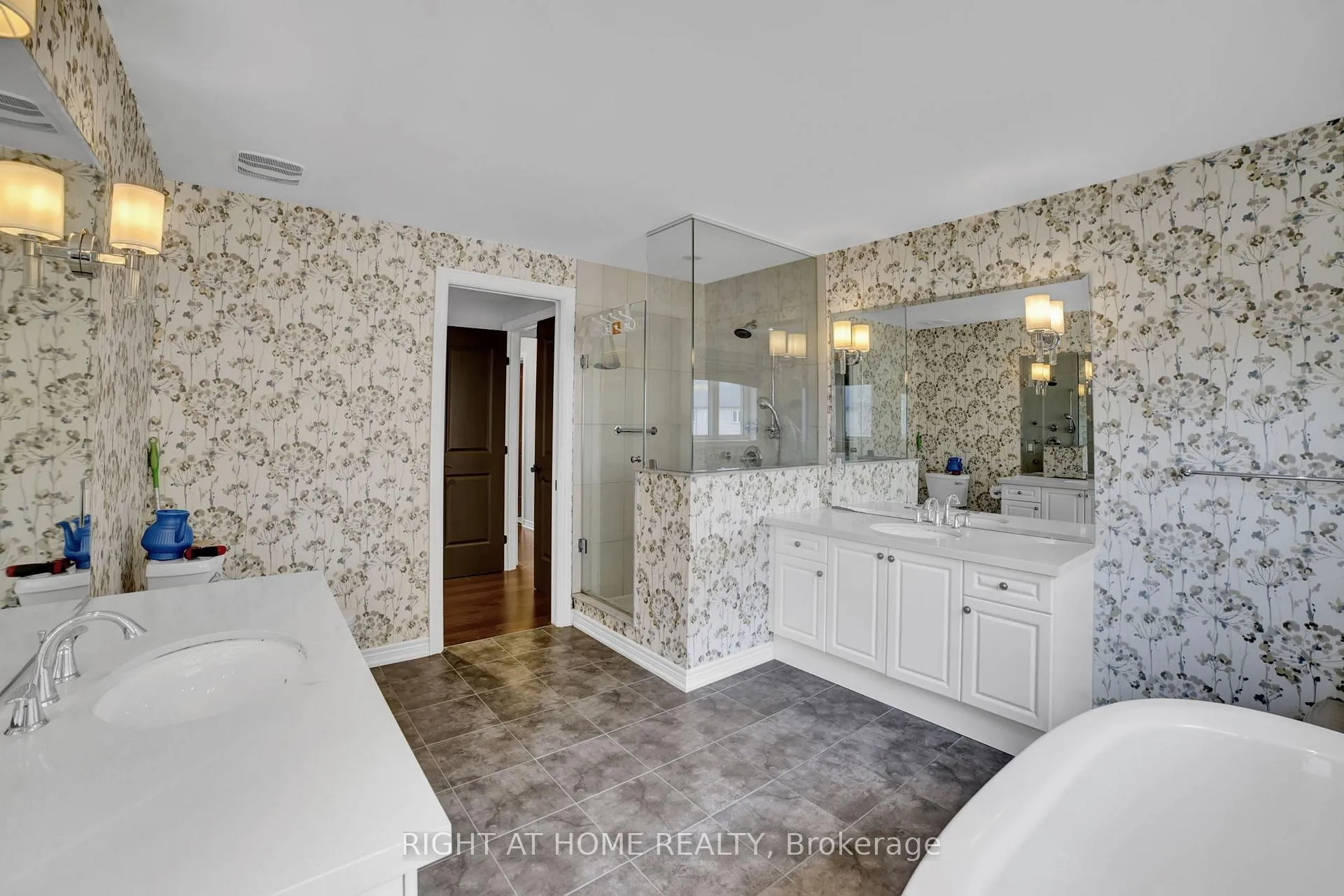 Photo 36 of 288 Raymond Road, Hamilton, Meadowlands — HOMEH