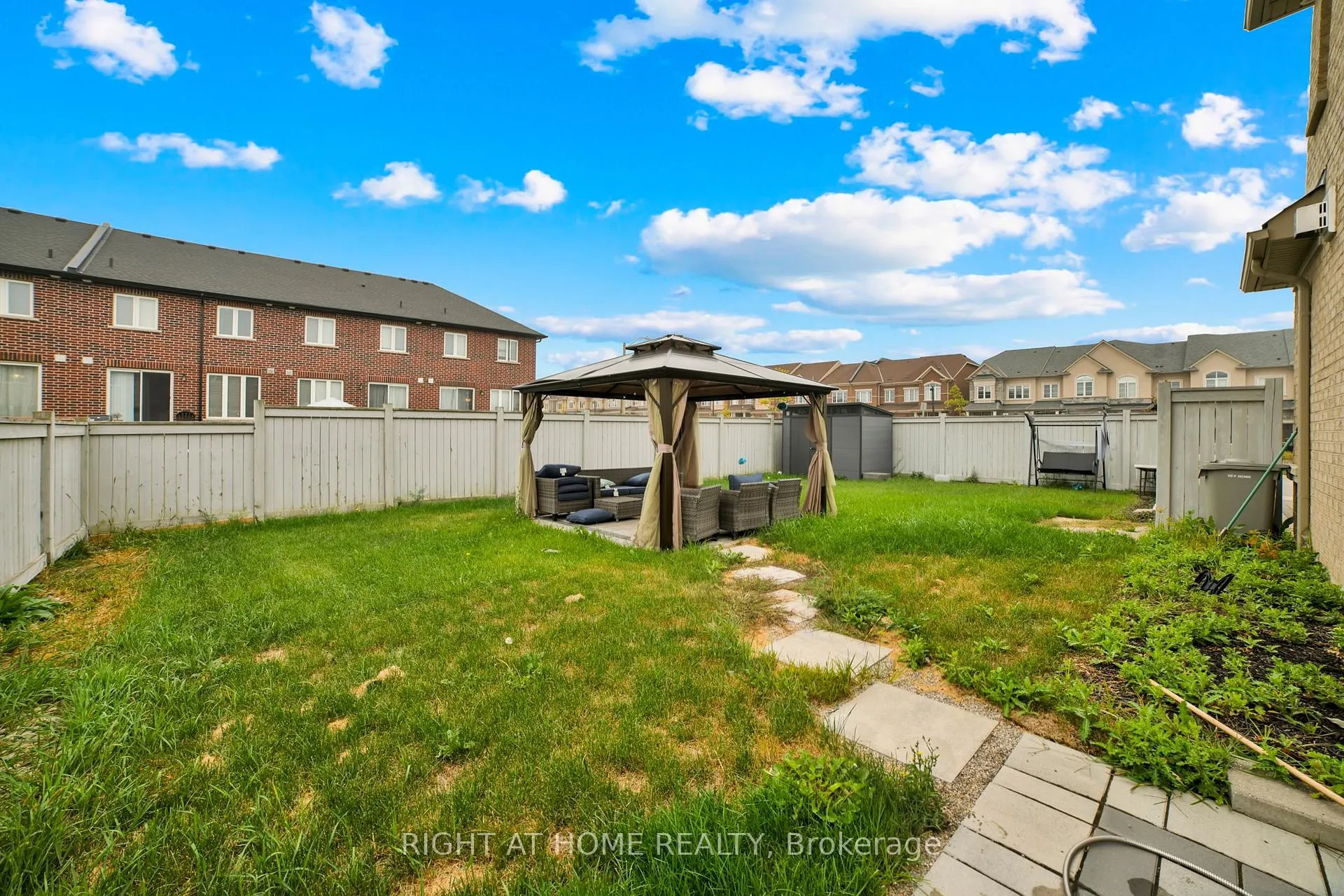 Photo 46 of 288 Raymond Road, Hamilton, Meadowlands — HOMEH