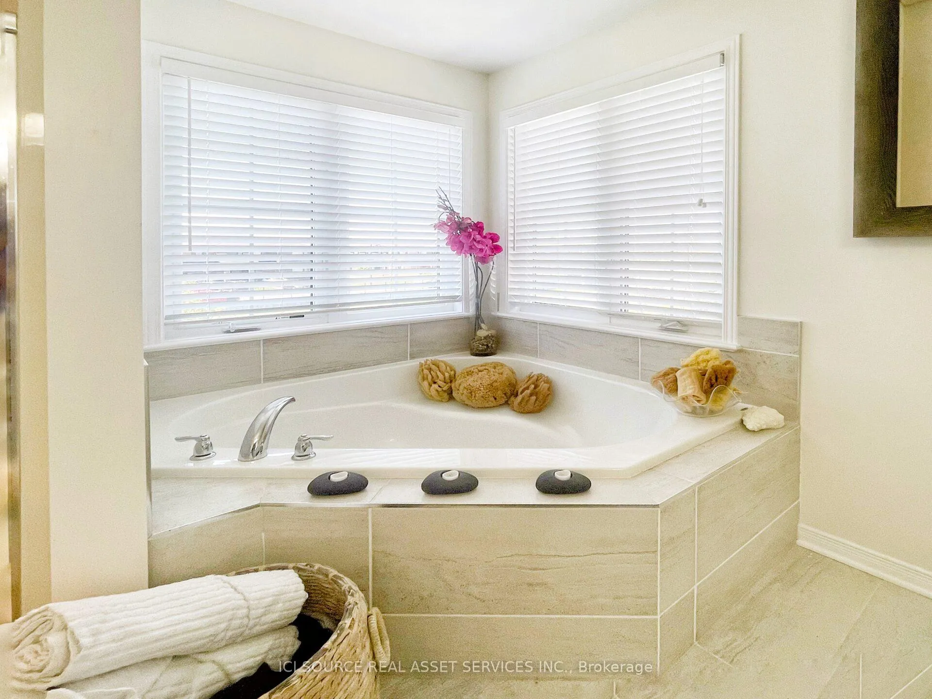 Photo 23 of 124 Culloden Crescent, Ottawa, Barrhaven - Stonebridge — HOMEH