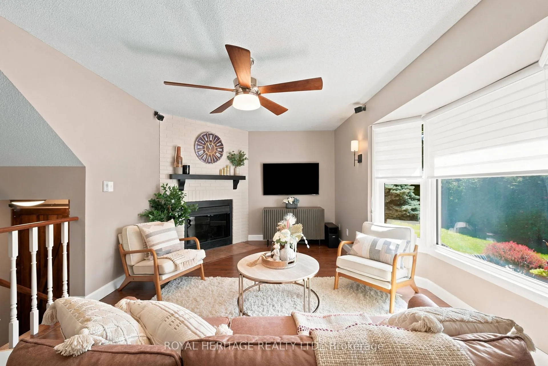 Photo 6 of 689 Pascoe Court, Oshawa, Pinecrest — HOMEH