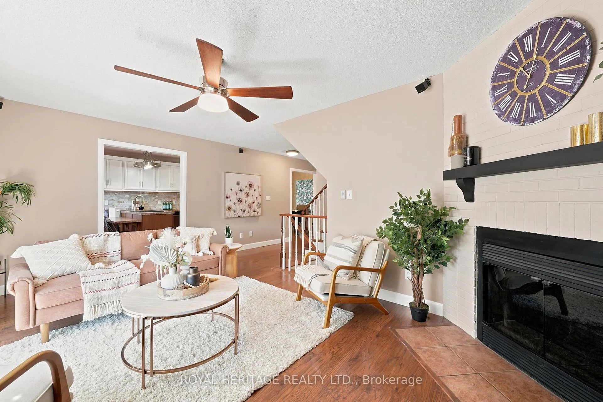 Photo 9 of 689 Pascoe Court, Oshawa, Pinecrest — HOMEH