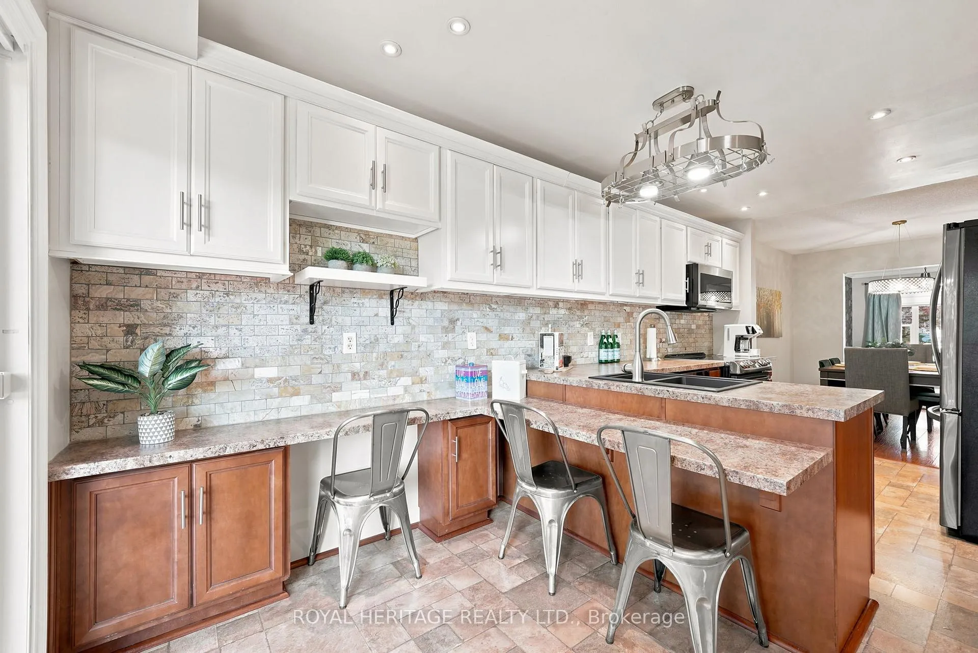 Photo 14 of 689 Pascoe Court, Oshawa, Pinecrest — HOMEH