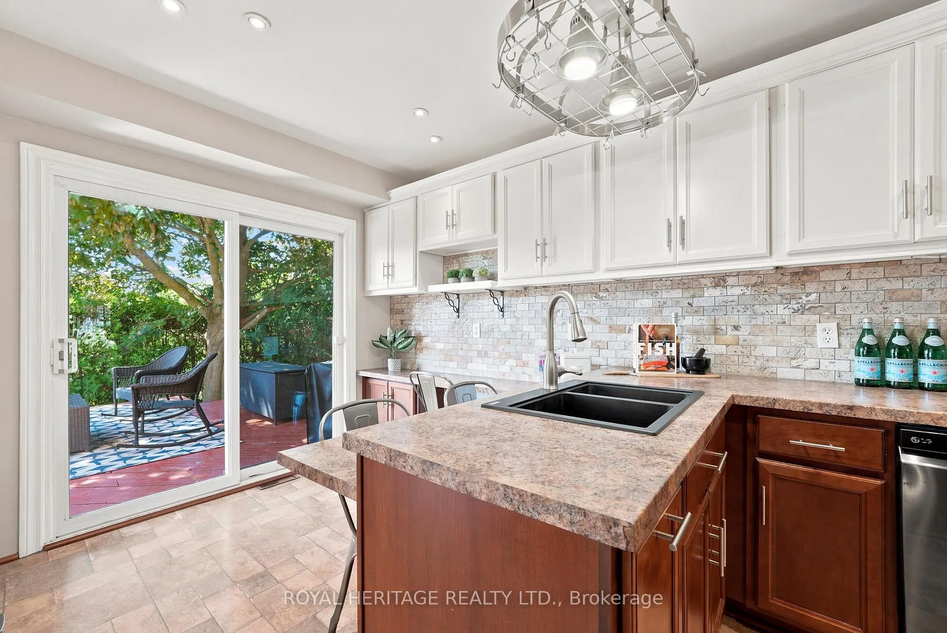 Photo 16 of 689 Pascoe Court, Oshawa, Pinecrest — HOMEH