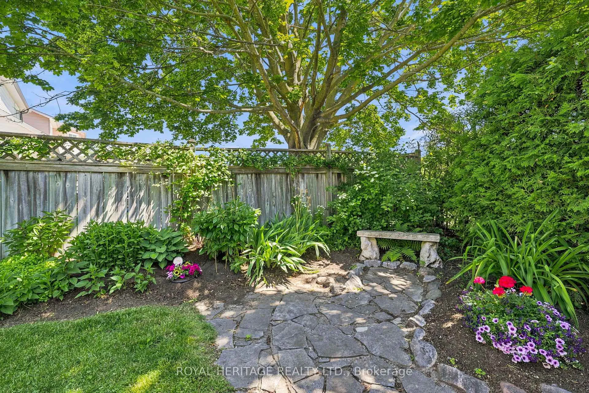 Photo 44 of 689 Pascoe Court, Oshawa, Pinecrest — HOMEH