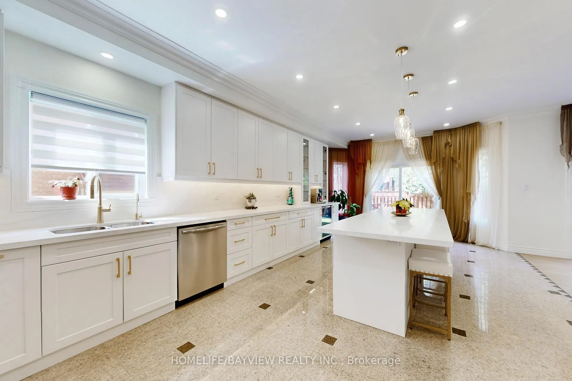 Photo 7 of 18 Marinucci Court, Richmond Hill, Mill Pond — HOMEH