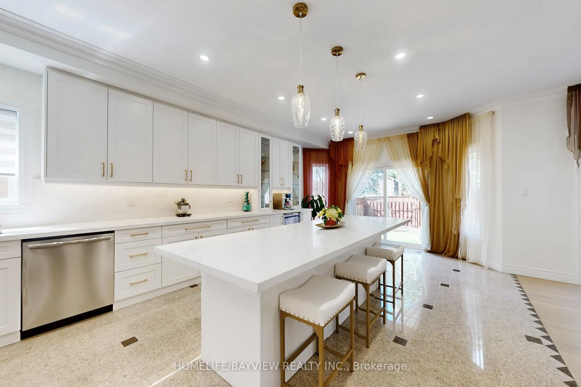 Photo 9 of 18 Marinucci Court, Richmond Hill, Mill Pond — HOMEH