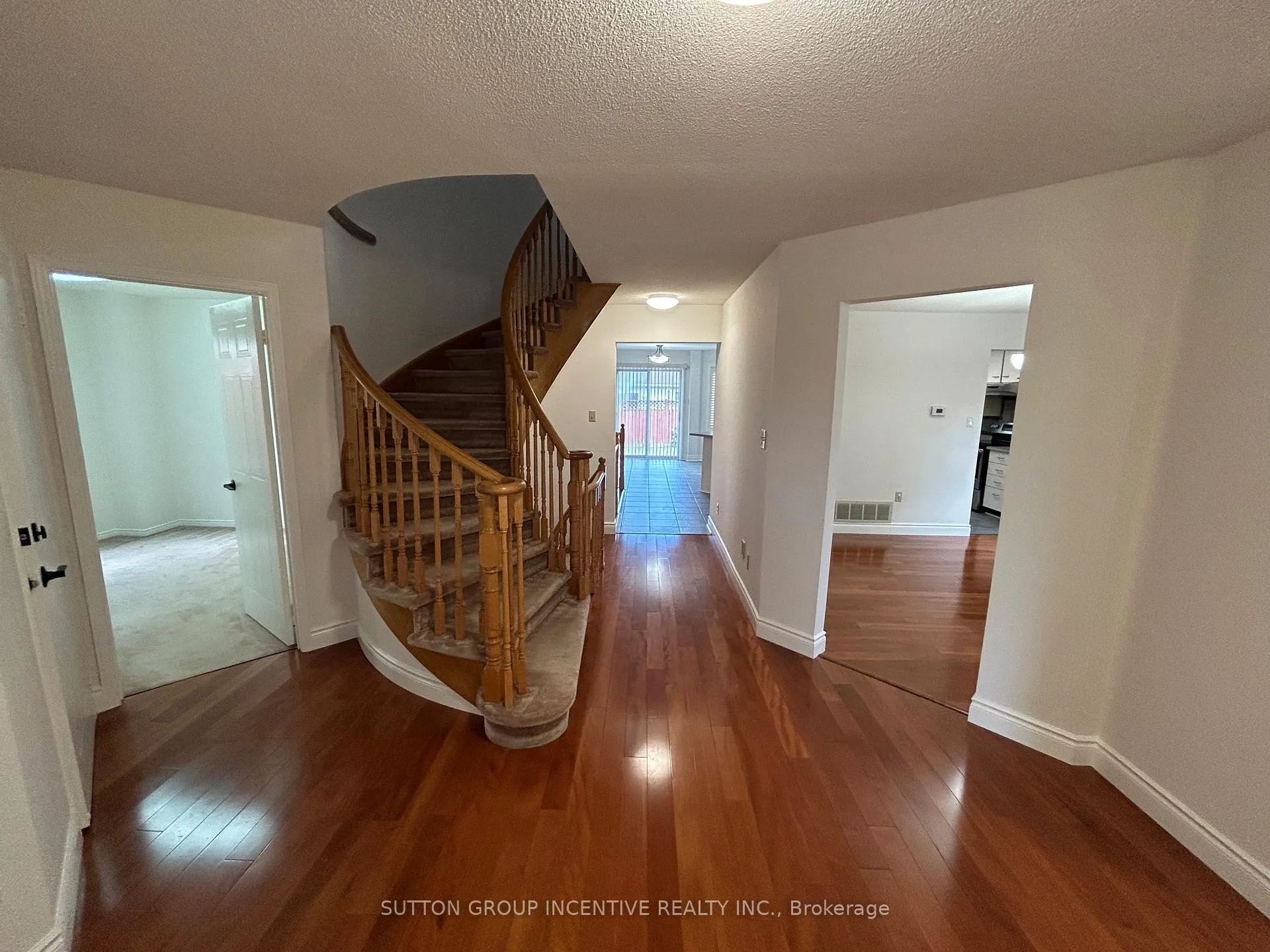 Photo 2 of 189 Hanmer Street W, Barrie, West Bayfield — HOMEH
