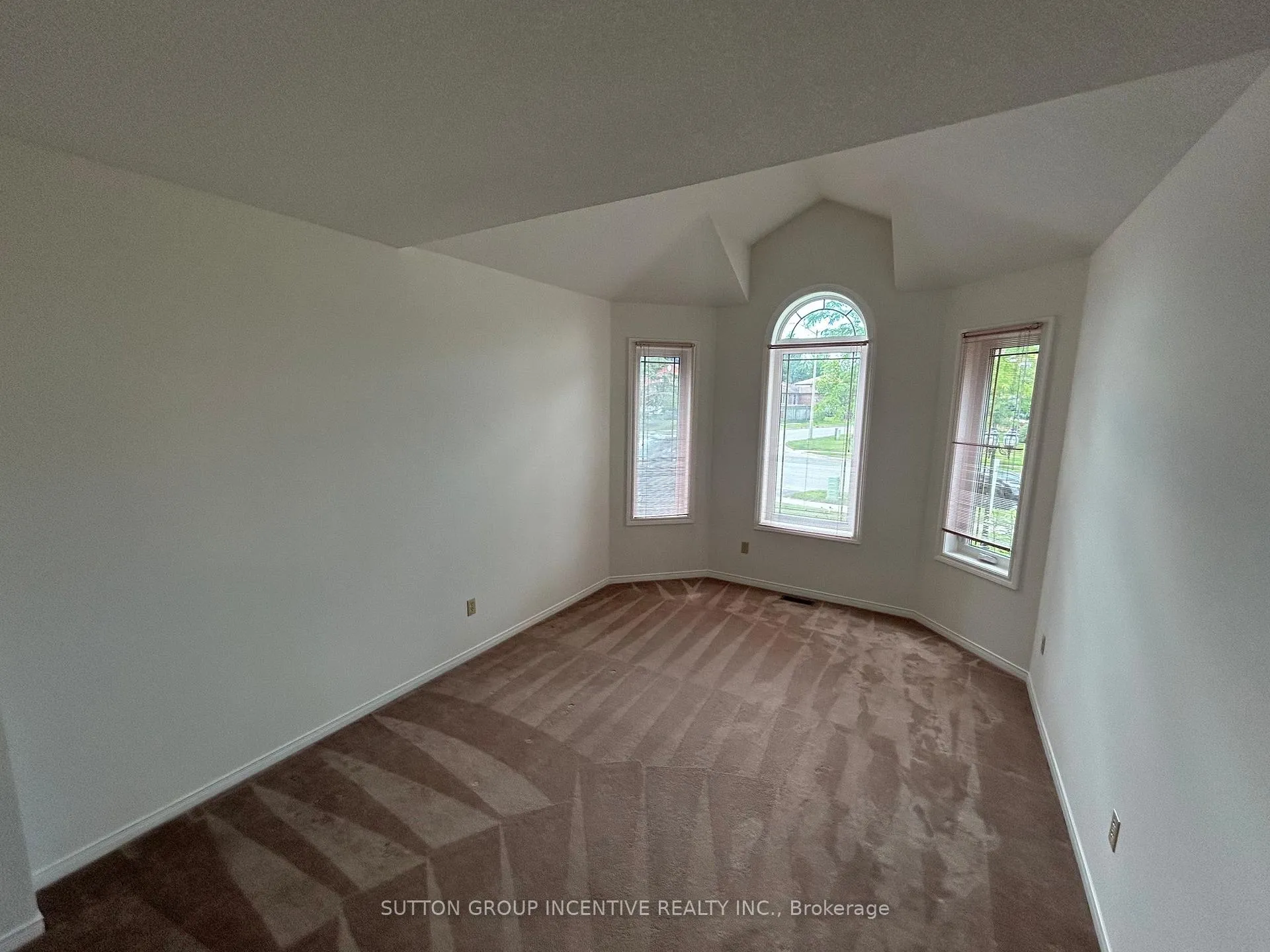 Photo 4 of 189 Hanmer Street W, Barrie, West Bayfield — HOMEH