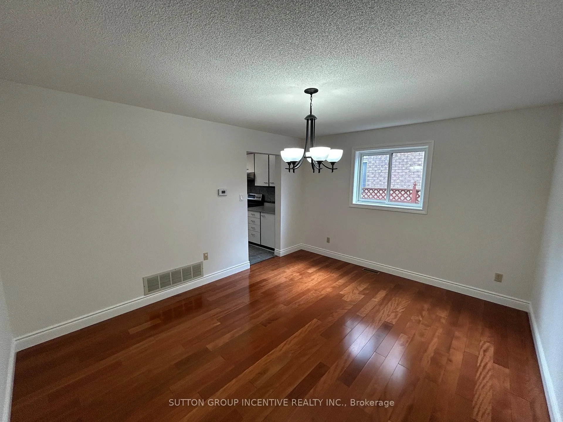 Photo 5 of 189 Hanmer Street W, Barrie, West Bayfield — HOMEH