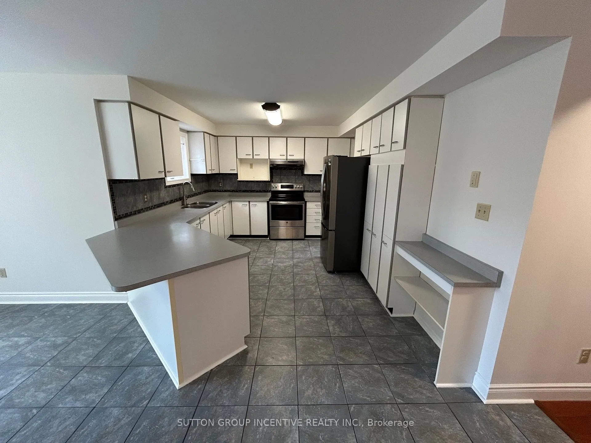 Photo 7 of 189 Hanmer Street W, Barrie, West Bayfield — HOMEH