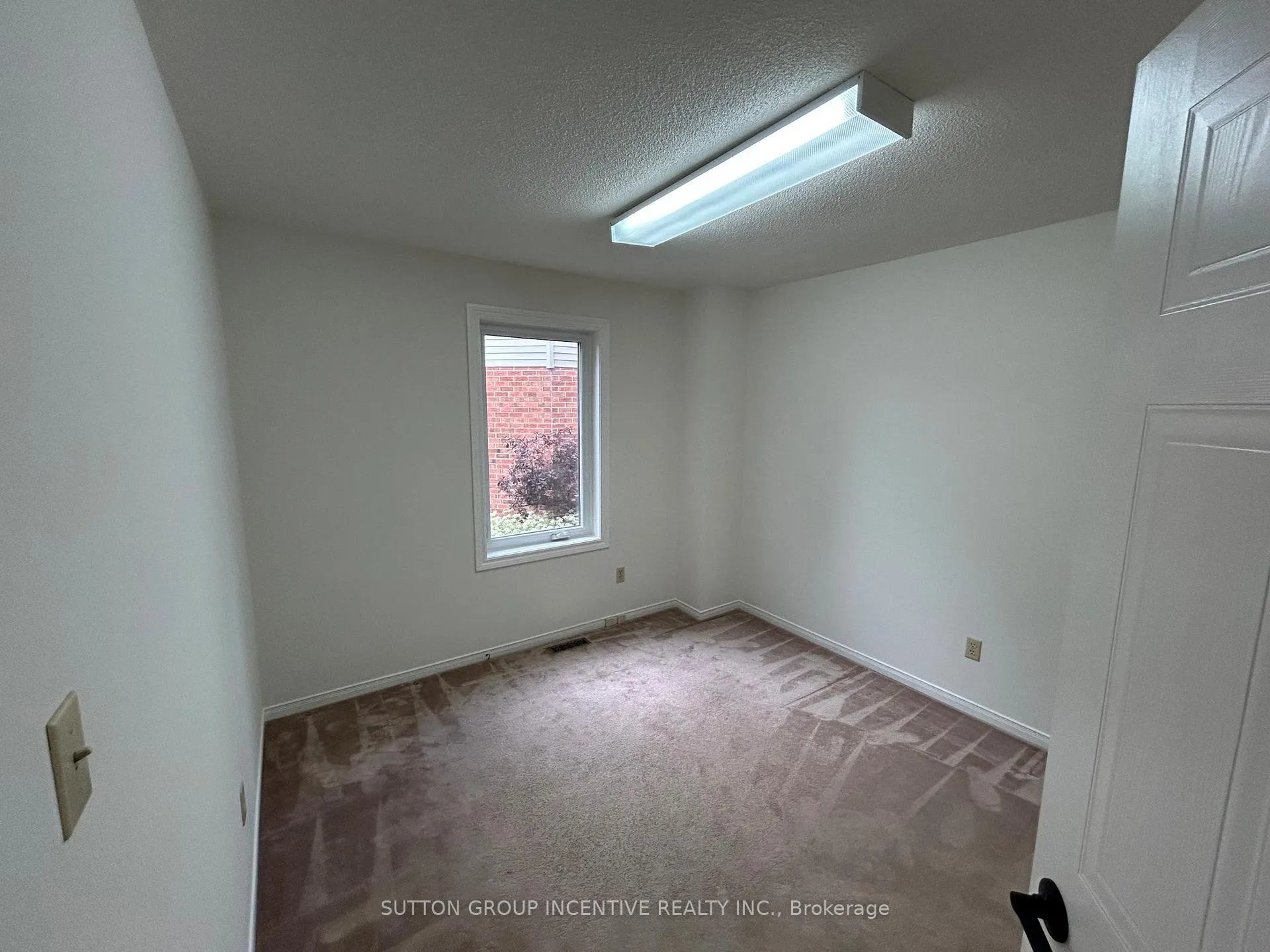 Photo 12 of 189 Hanmer Street W, Barrie, West Bayfield — HOMEH