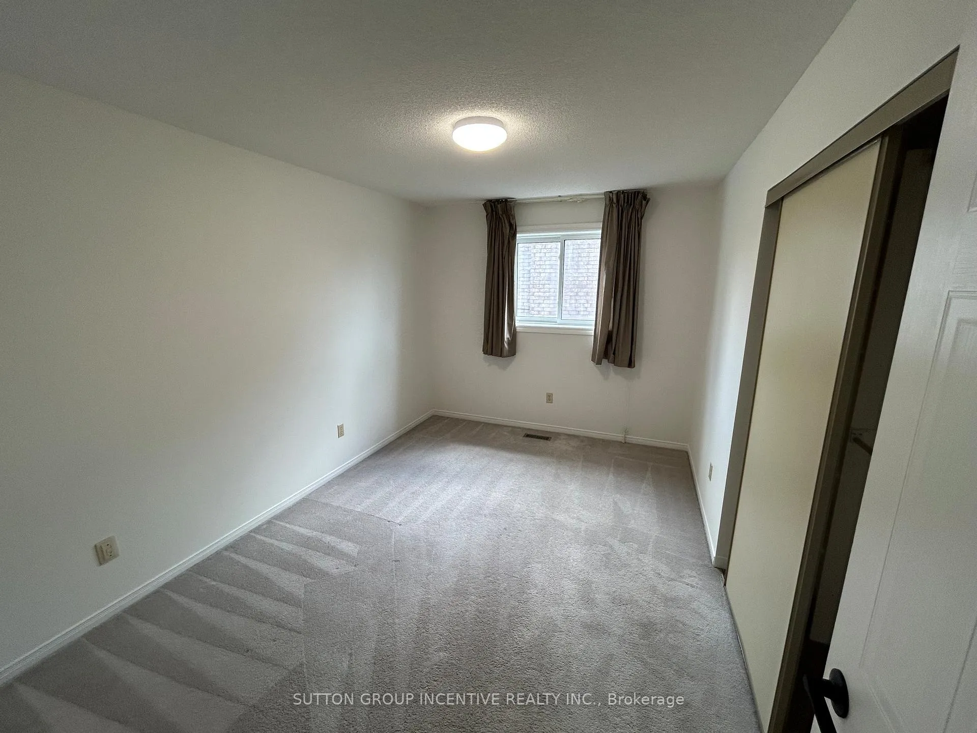Photo 24 of 189 Hanmer Street W, Barrie, West Bayfield — HOMEH