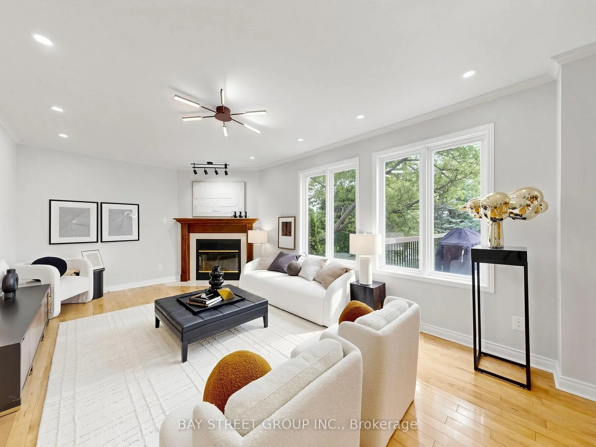 Photo 3 of 98 Brookeview Drive, Aurora, Aurora Highlands — HOMEH