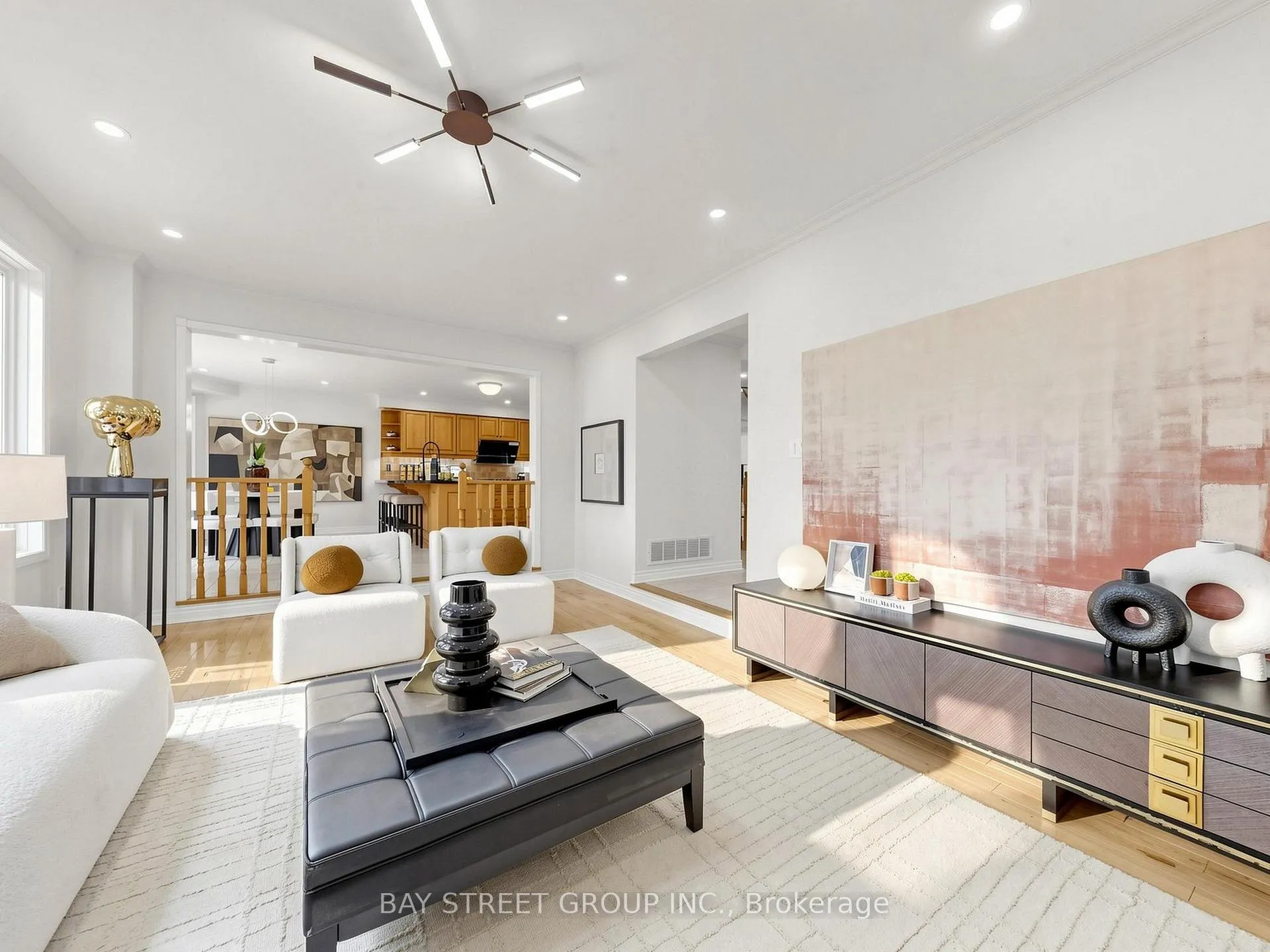 Photo 4 of 98 Brookeview Drive, Aurora, Aurora Highlands — HOMEH