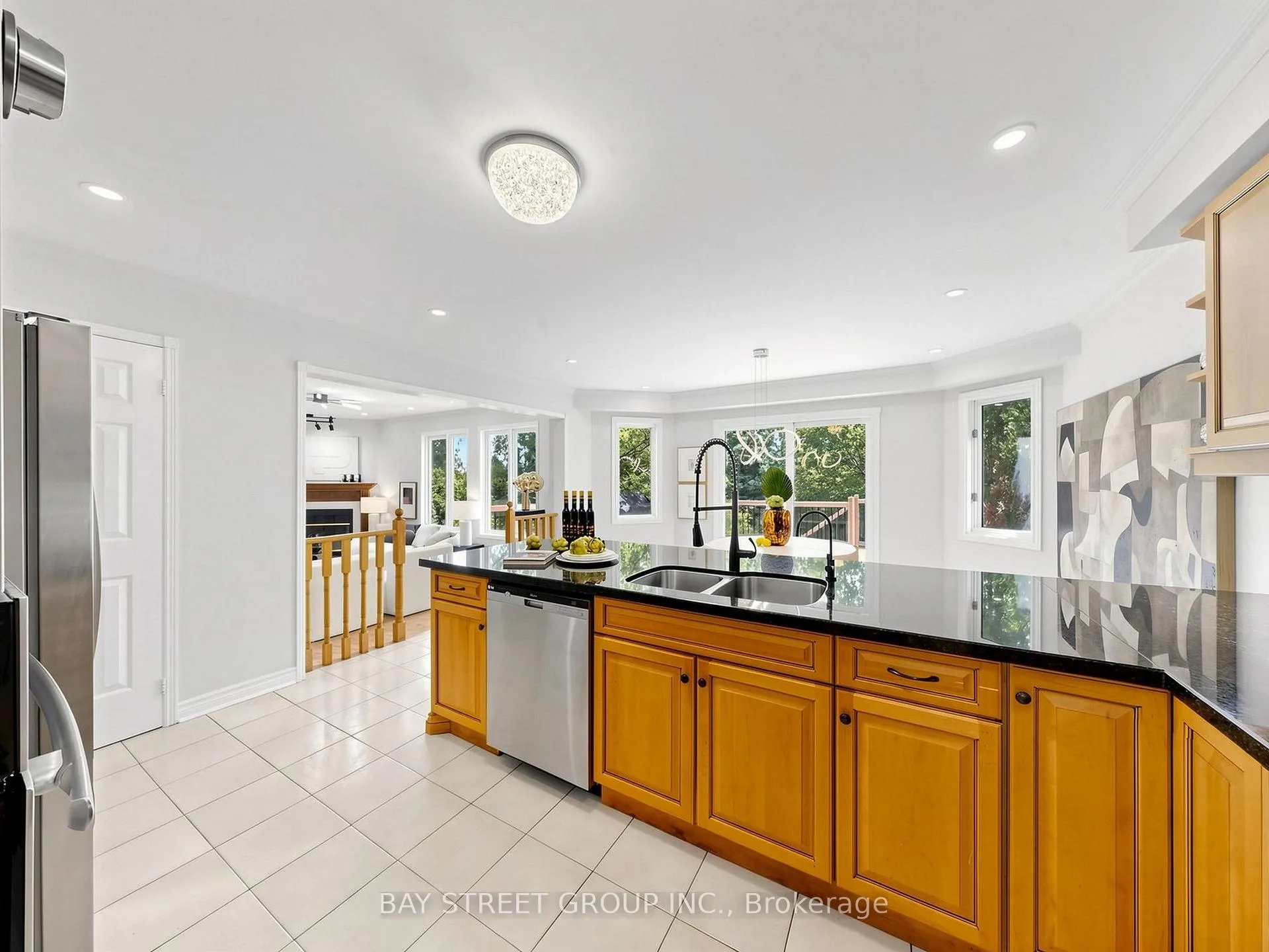 Photo 6 of 98 Brookeview Drive, Aurora, Aurora Highlands — HOMEH