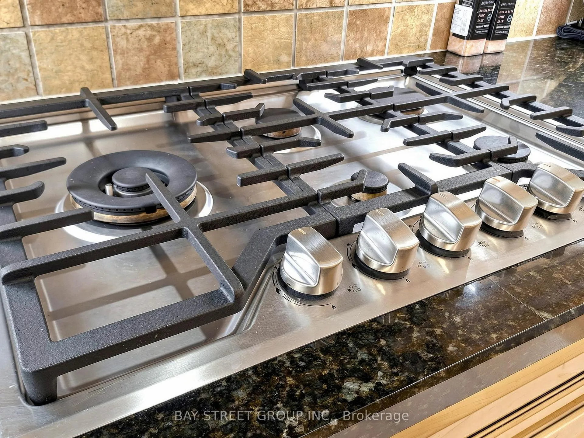 Photo 7 of 98 Brookeview Drive, Aurora, Aurora Highlands — HOMEH