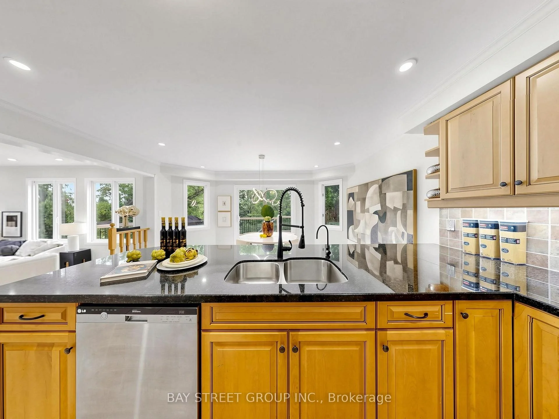 Photo 33 of 98 Brookeview Drive, Aurora, Aurora Highlands — HOMEH