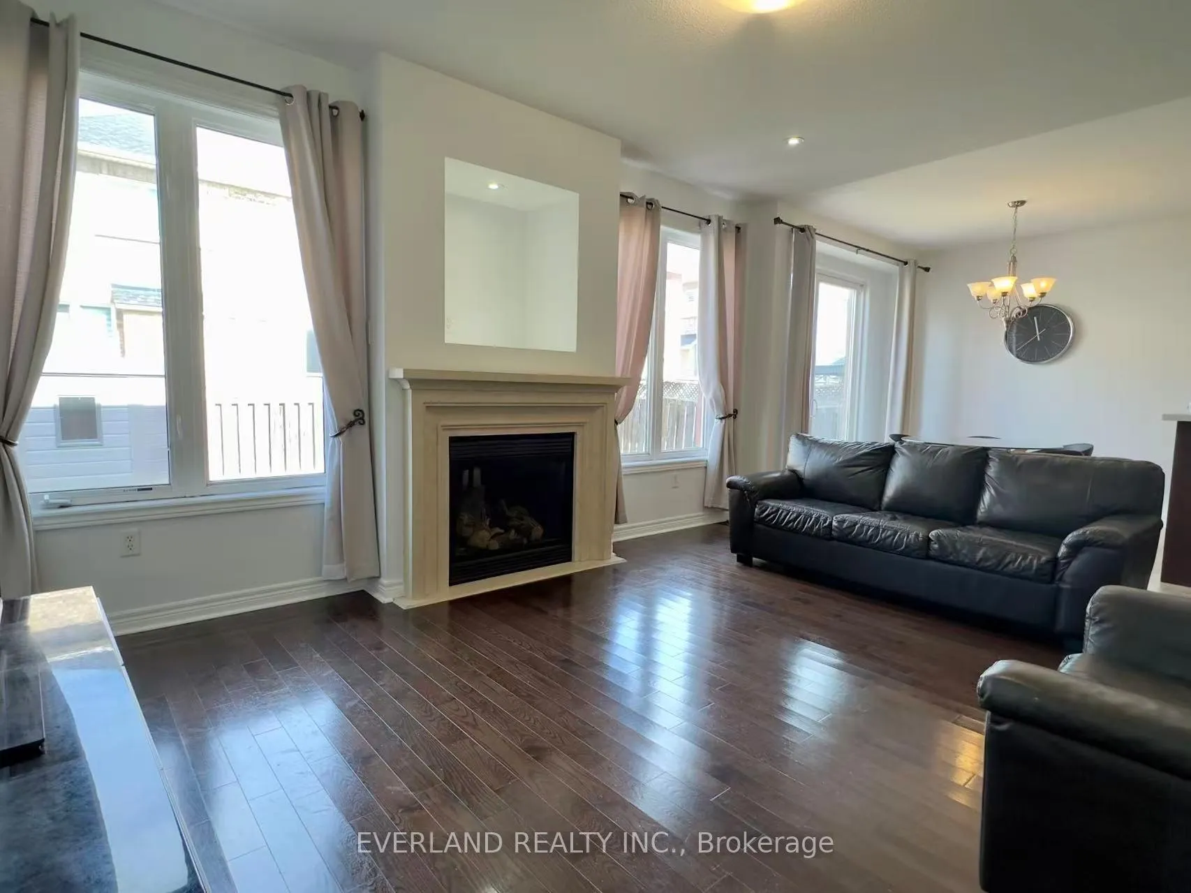 Photo 2 of 22 Lundy Drive, Markham, Box Grove — HOMEH