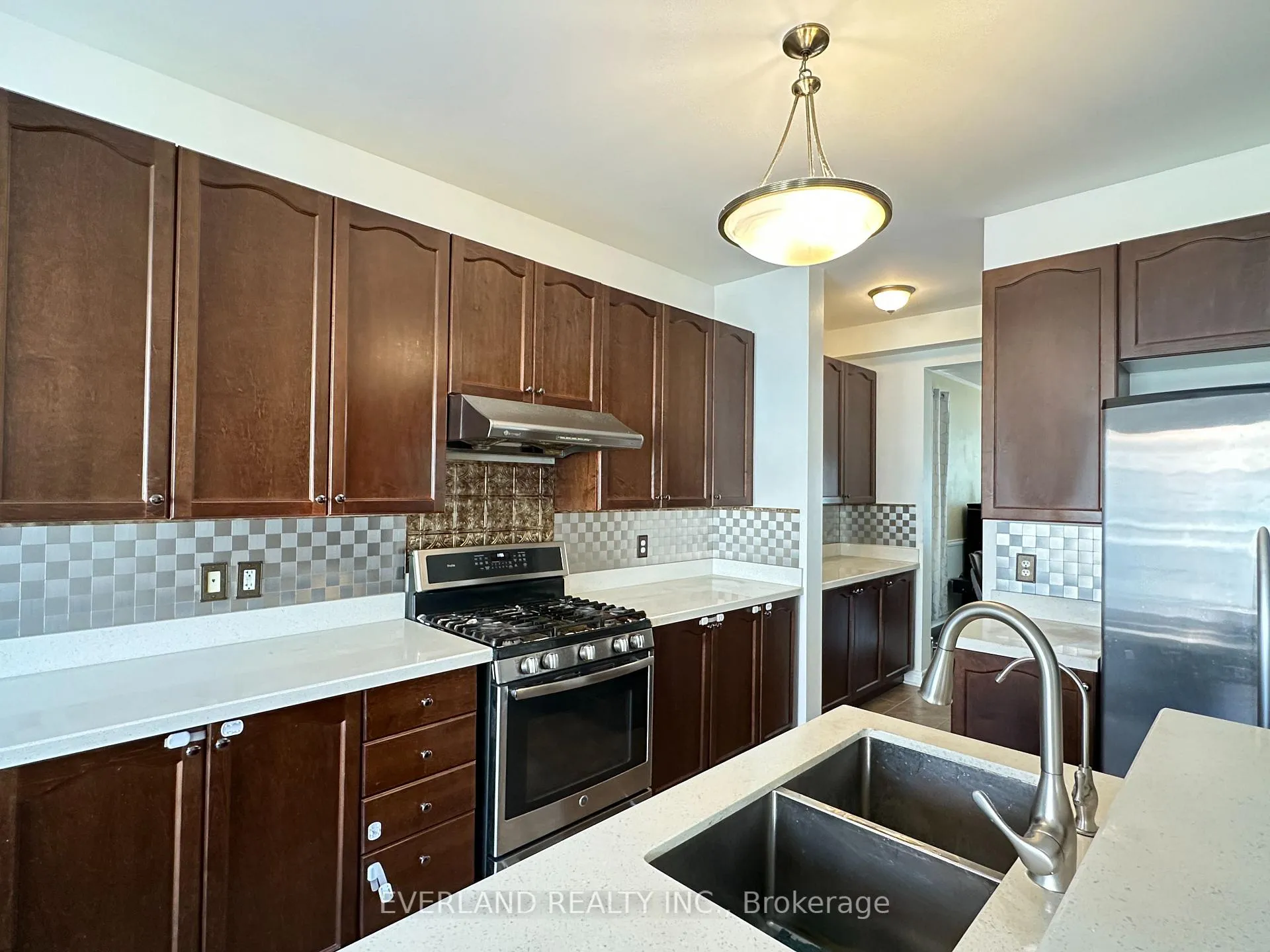 Photo 4 of 22 Lundy Drive, Markham, Box Grove — HOMEH