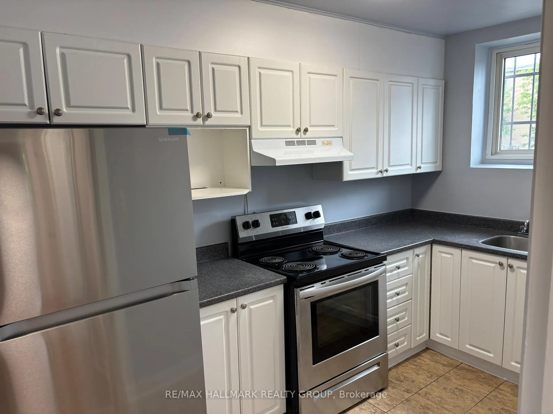Photo 3 of Unit 2, 1064 Merivale Road, Ottawa, Carlington — HOMEH