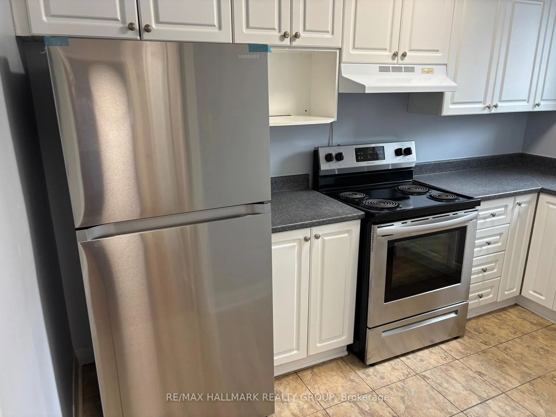 Photo 5 of Unit 2, 1064 Merivale Road, Ottawa, Carlington — HOMEH