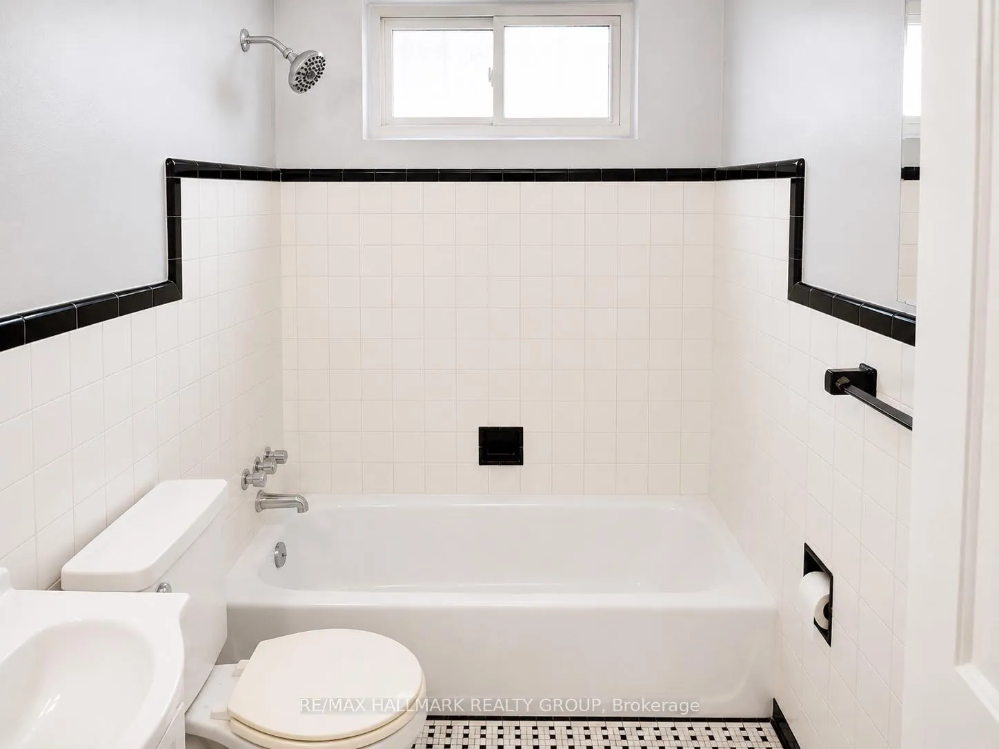 Photo 11 of Unit 2, 1064 Merivale Road, Ottawa, Carlington — HOMEH