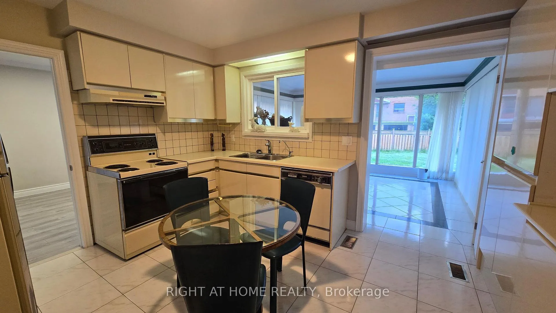 Photo 6 of 20 May Avenue, Richmond Hill, North Richvale — HOMEH
