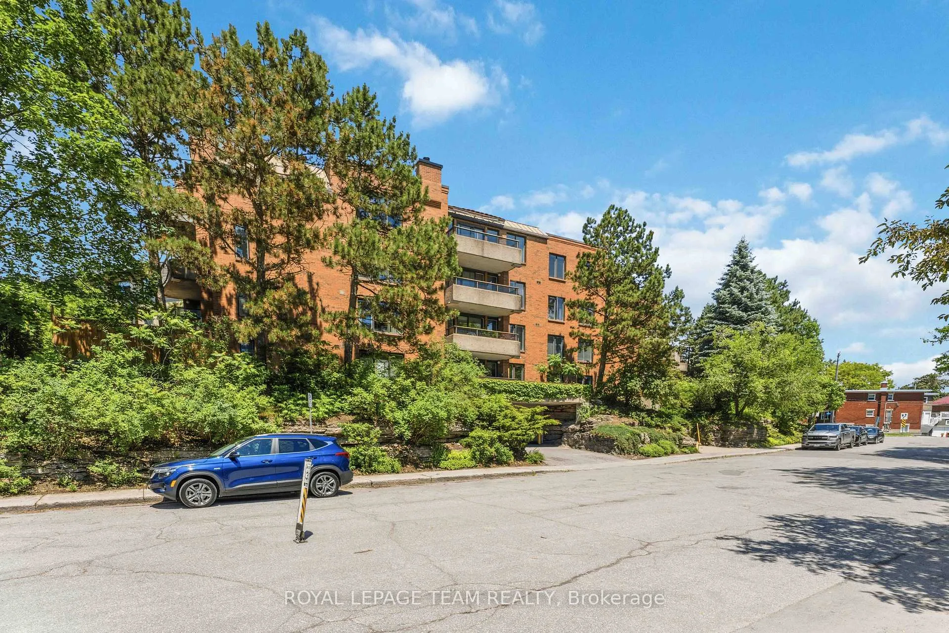 Photo 2 of Unit 301, 7 Kippewa Drive, Ottawa, Dows Lake — HOMEH