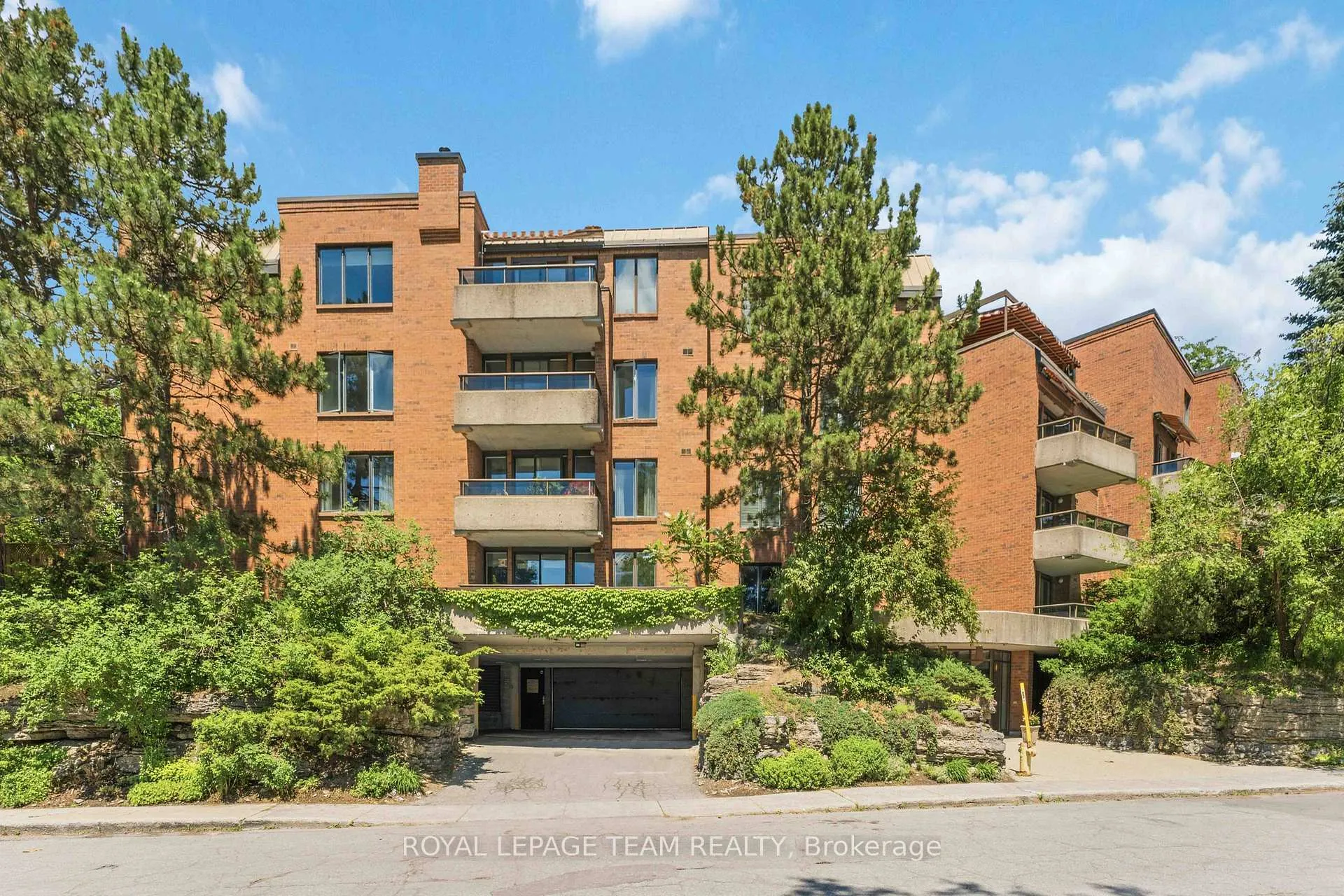 Photo 3 of Unit 301, 7 Kippewa Drive, Ottawa, Dows Lake — HOMEH