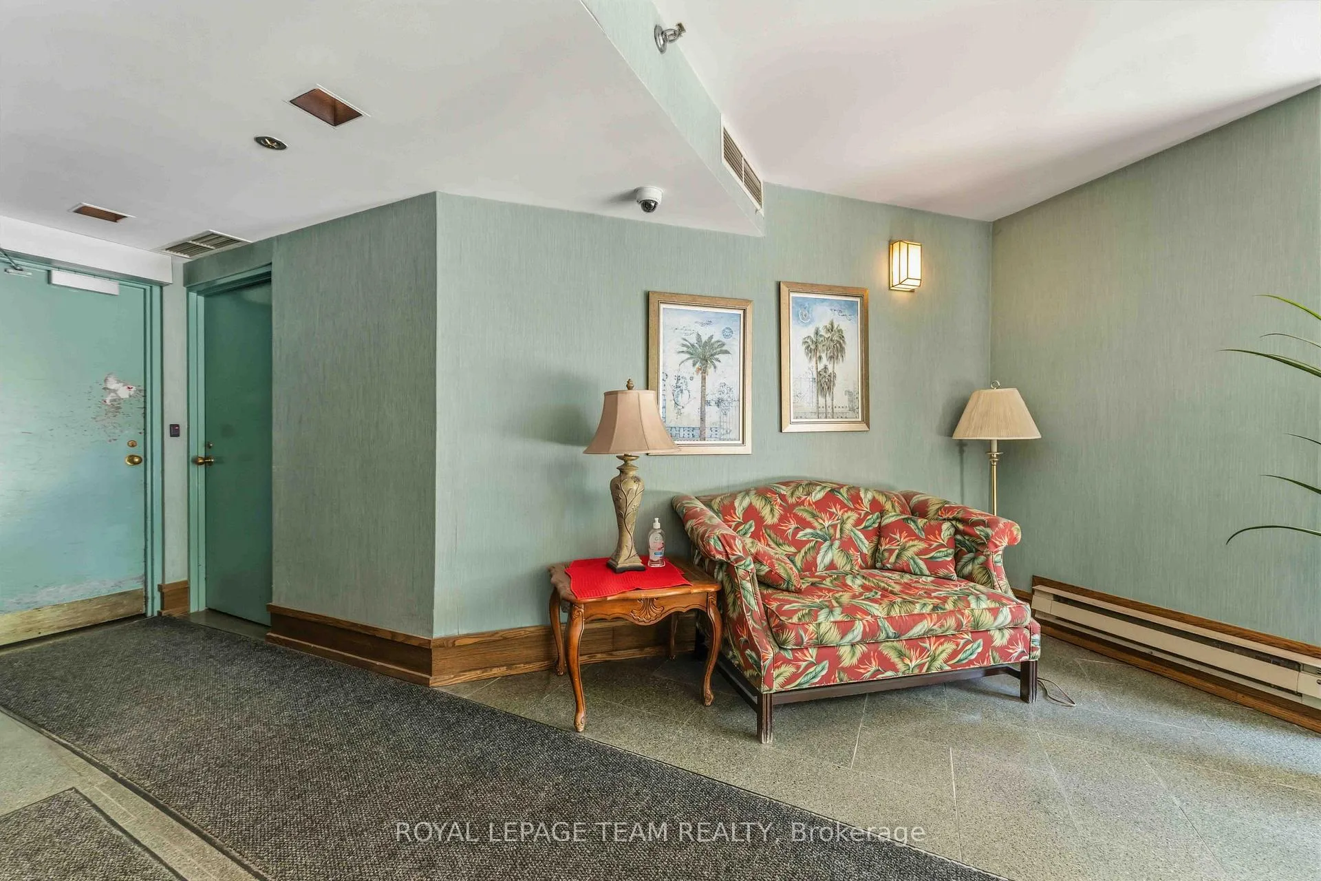 Photo 6 of Unit 301, 7 Kippewa Drive, Ottawa, Dows Lake — HOMEH
