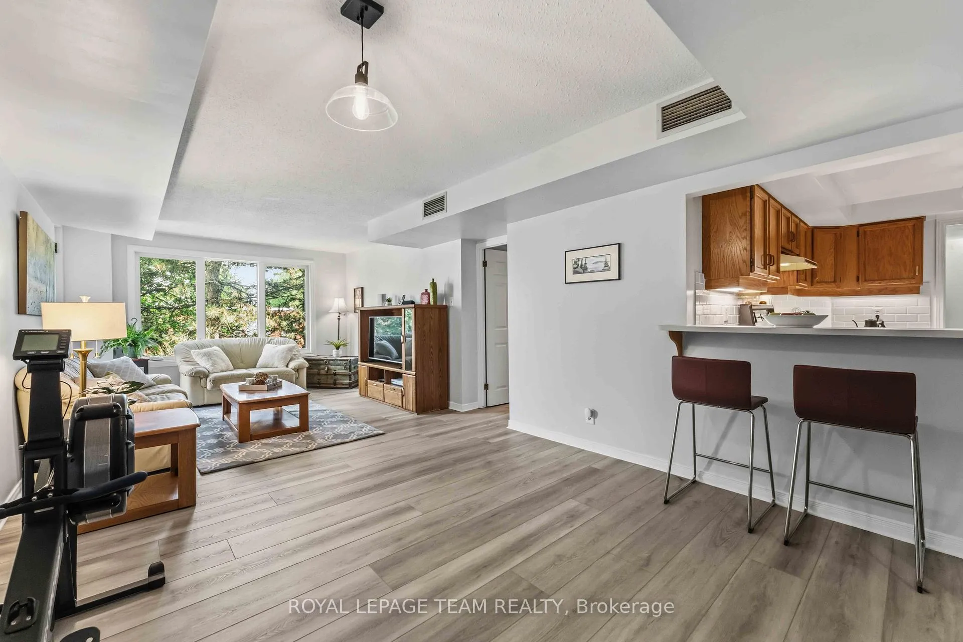Photo 12 of Unit 301, 7 Kippewa Drive, Ottawa, Dows Lake — HOMEH
