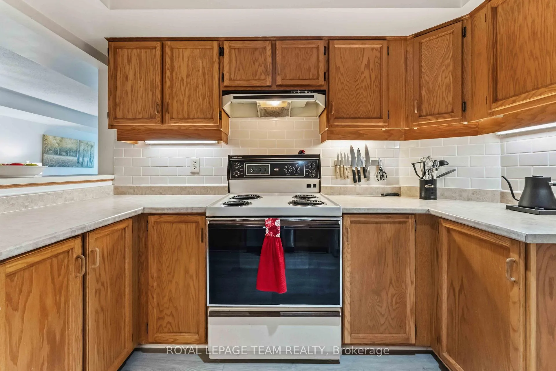 Photo 21 of Unit 301, 7 Kippewa Drive, Ottawa, Dows Lake — HOMEH