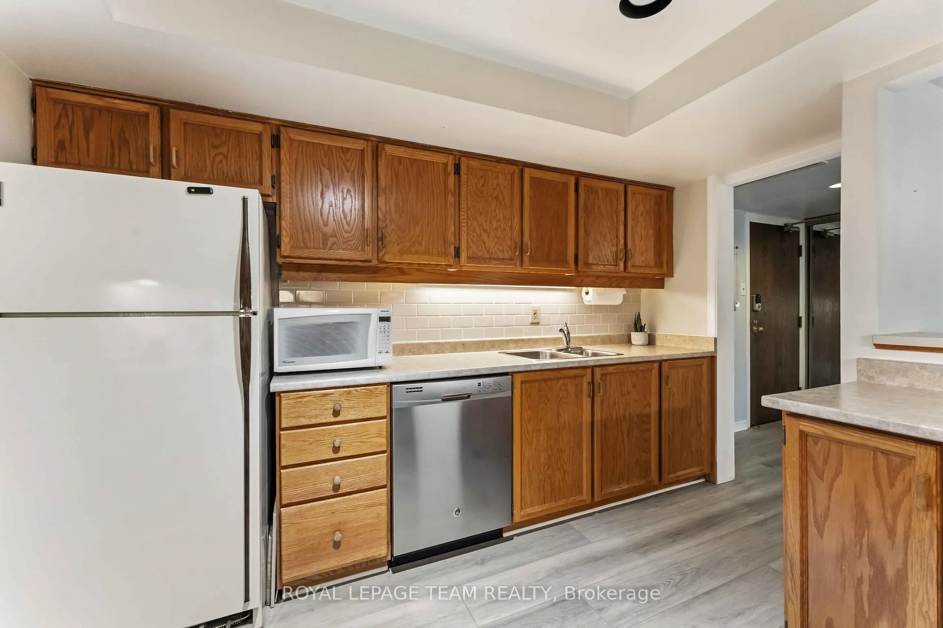 Photo 22 of Unit 301, 7 Kippewa Drive, Ottawa, Dows Lake — HOMEH