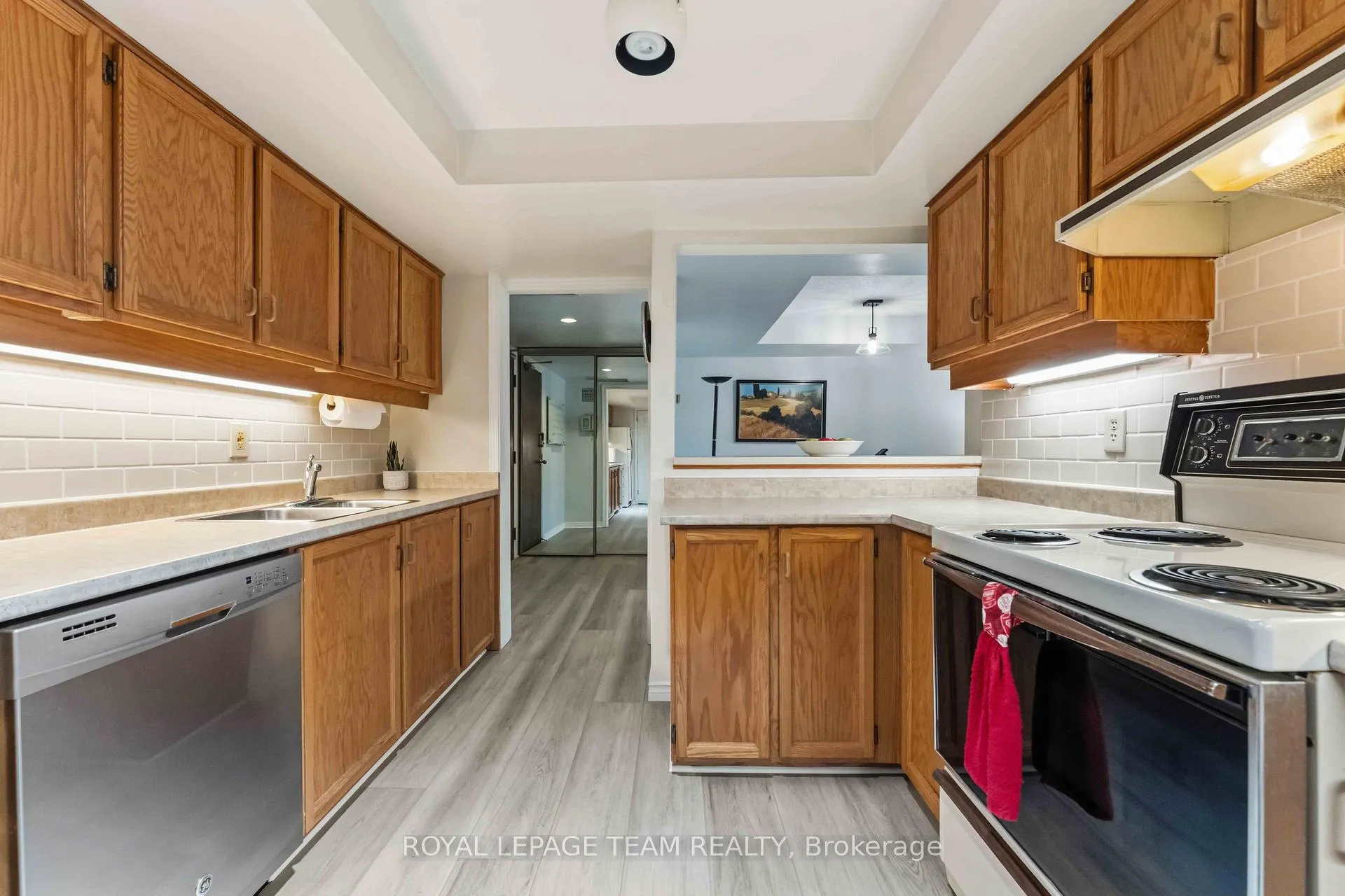 Photo 23 of Unit 301, 7 Kippewa Drive, Ottawa, Dows Lake — HOMEH
