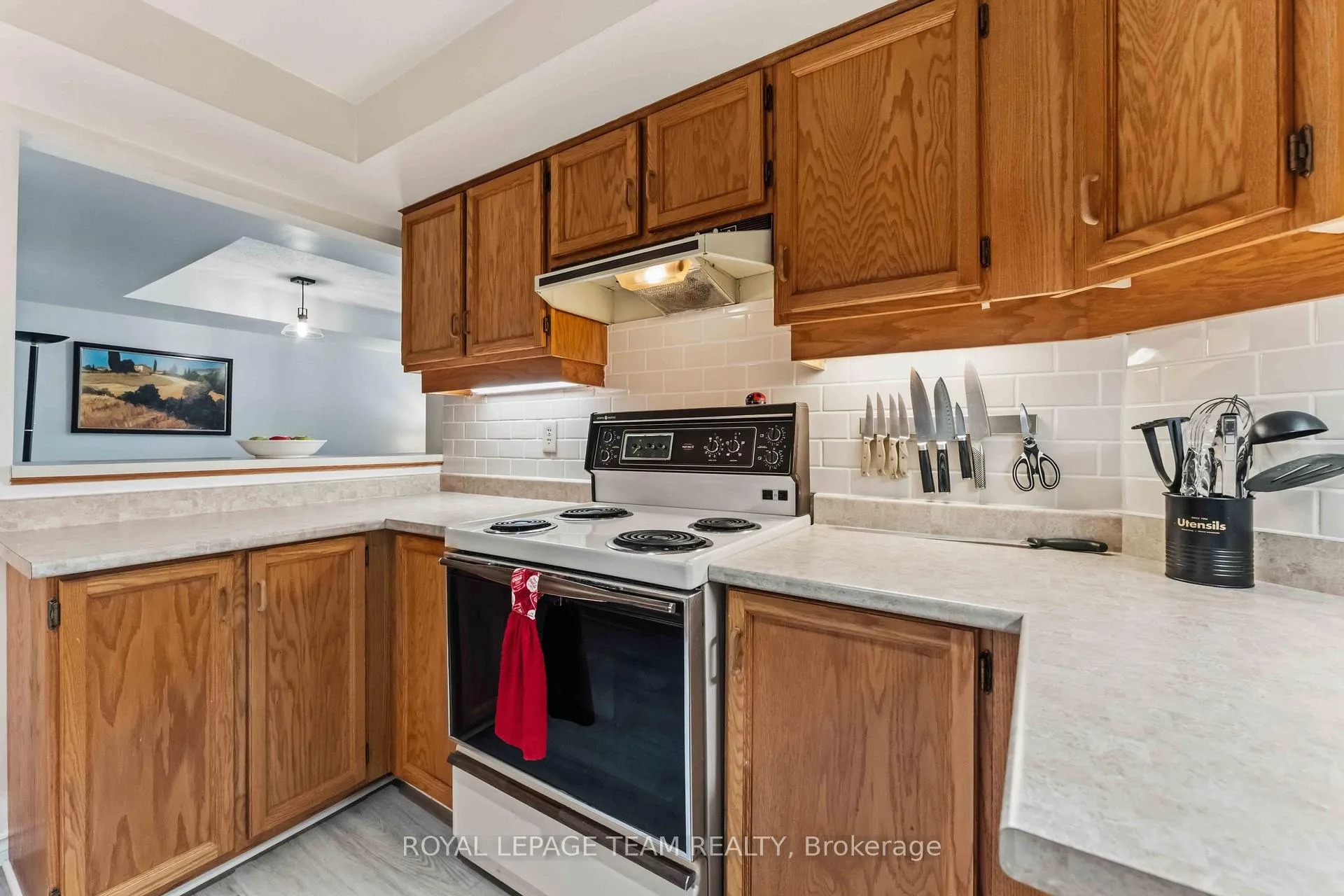 Photo 24 of Unit 301, 7 Kippewa Drive, Ottawa, Dows Lake — HOMEH
