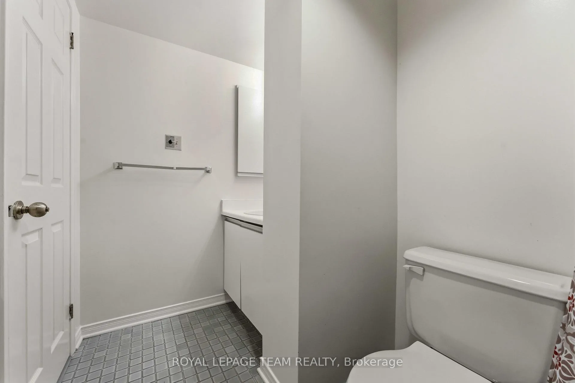 Photo 28 of Unit 301, 7 Kippewa Drive, Ottawa, Dows Lake — HOMEH