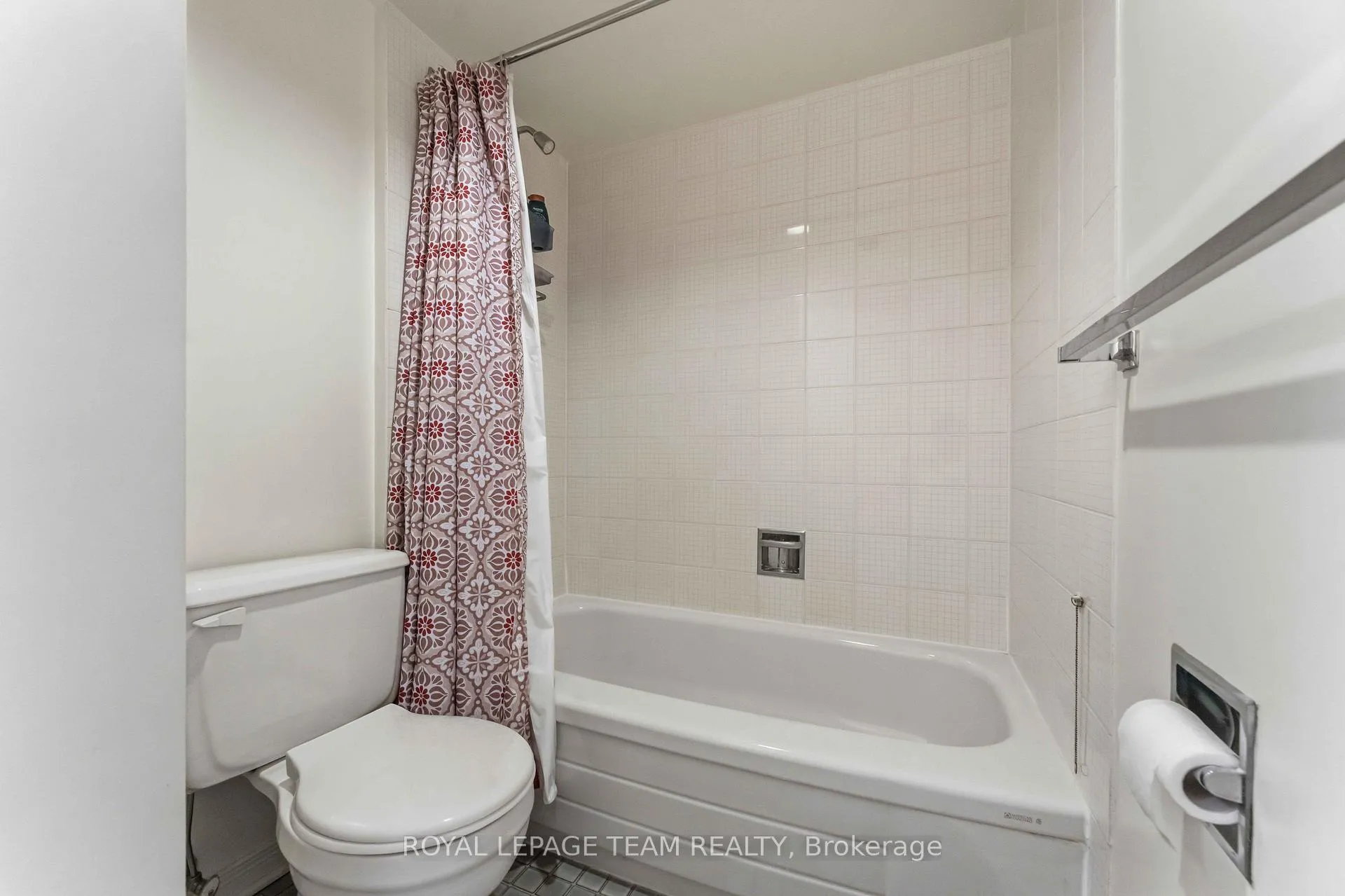 Photo 30 of Unit 301, 7 Kippewa Drive, Ottawa, Dows Lake — HOMEH