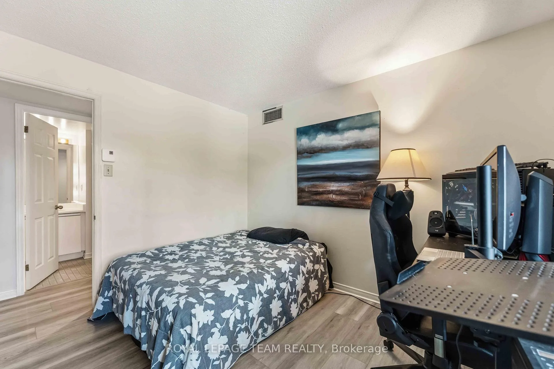 Photo 32 of Unit 301, 7 Kippewa Drive, Ottawa, Dows Lake — HOMEH