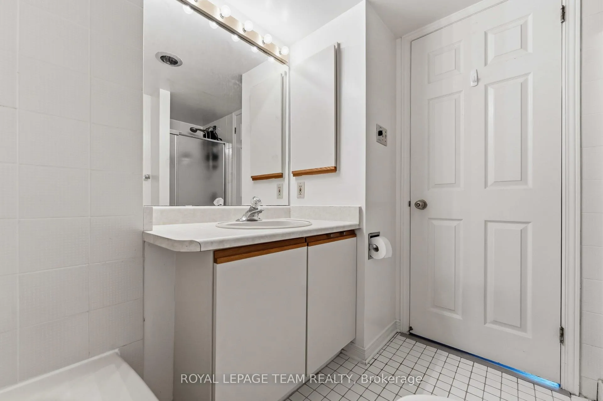 Photo 34 of Unit 301, 7 Kippewa Drive, Ottawa, Dows Lake — HOMEH