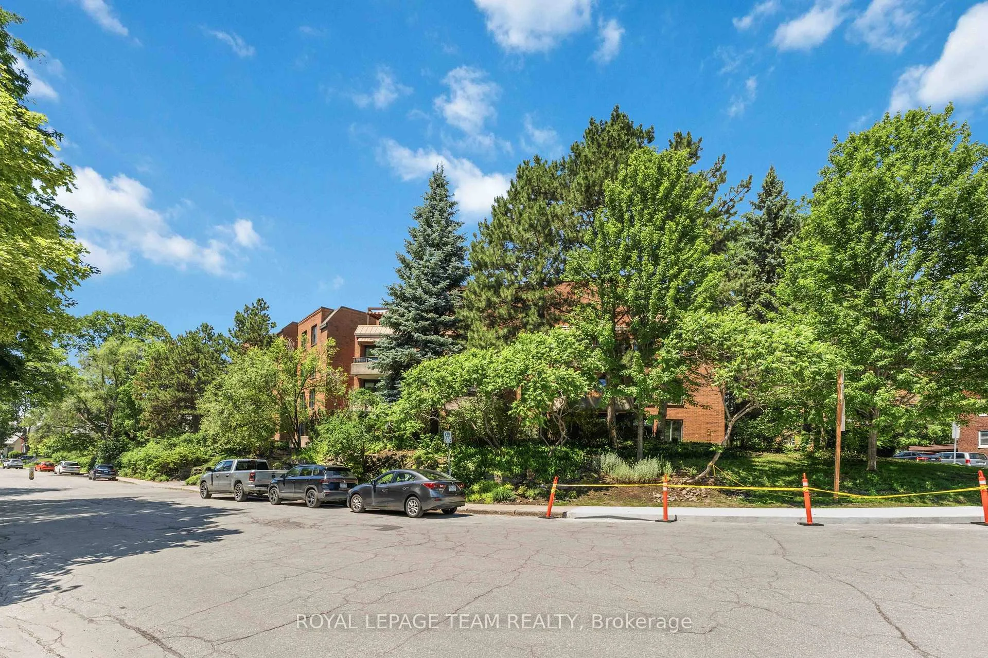 Photo 41 of Unit 301, 7 Kippewa Drive, Ottawa, Dows Lake — HOMEH