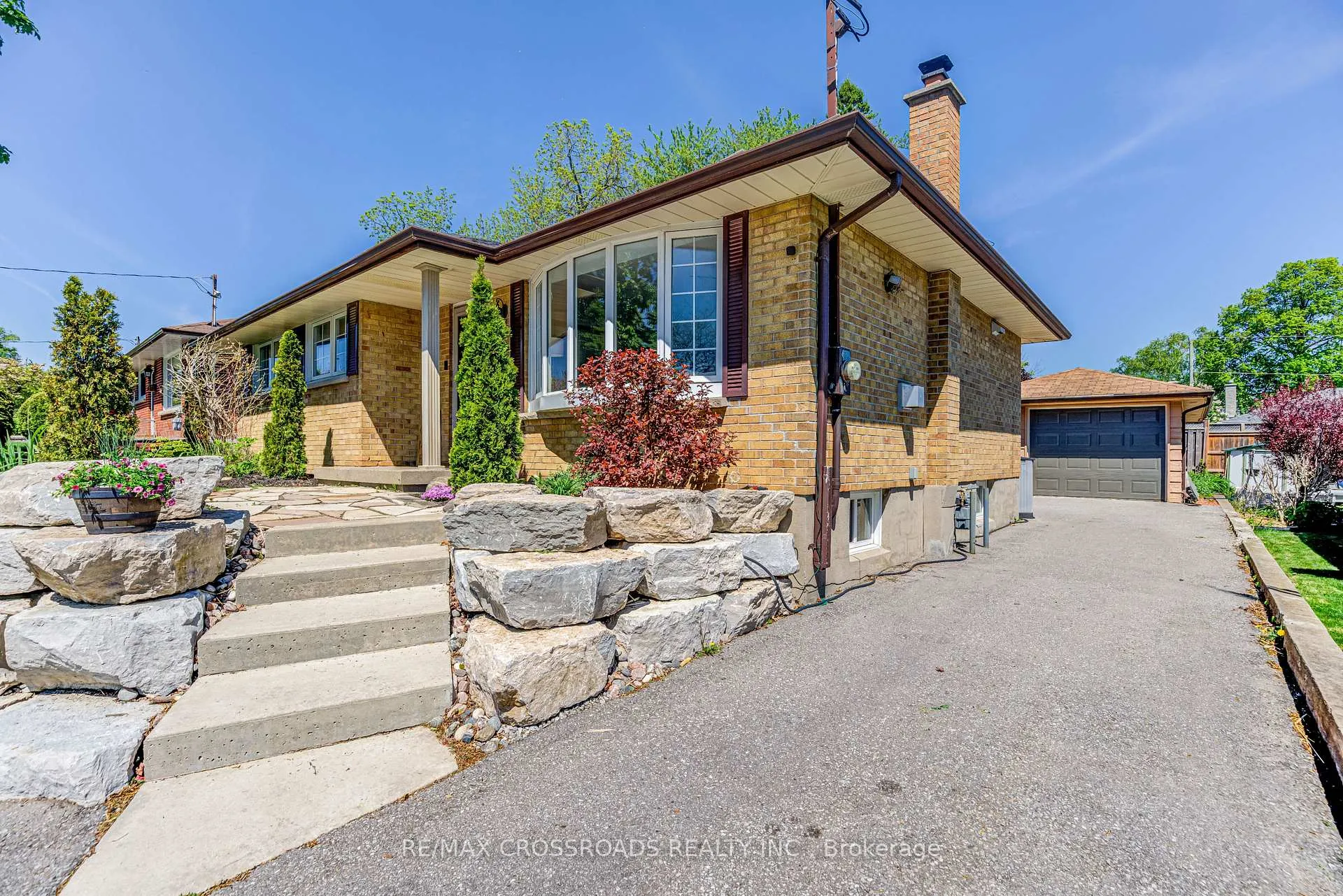 Photo 2 of 778 Tennyson Avenue, Oshawa, Donevan — HOMEH