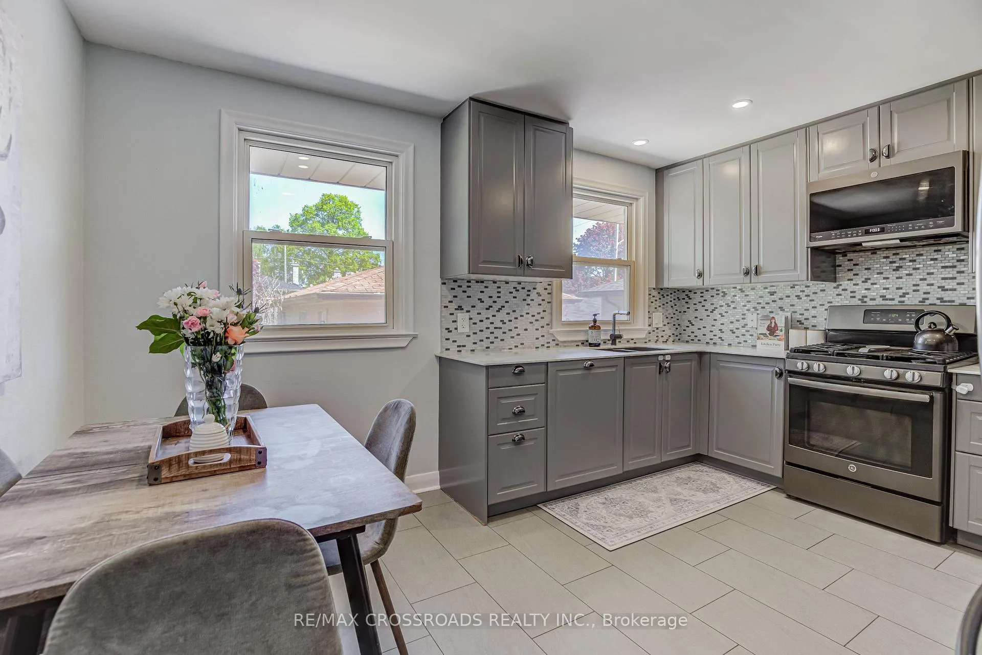 Photo 9 of 778 Tennyson Avenue, Oshawa, Donevan — HOMEH