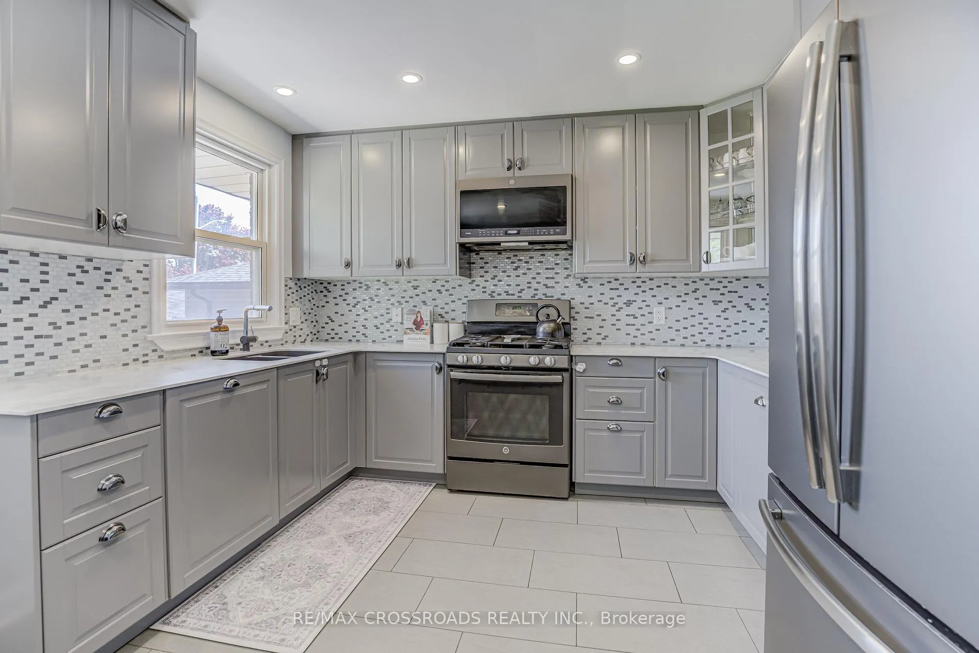 Photo 10 of 778 Tennyson Avenue, Oshawa, Donevan — HOMEH