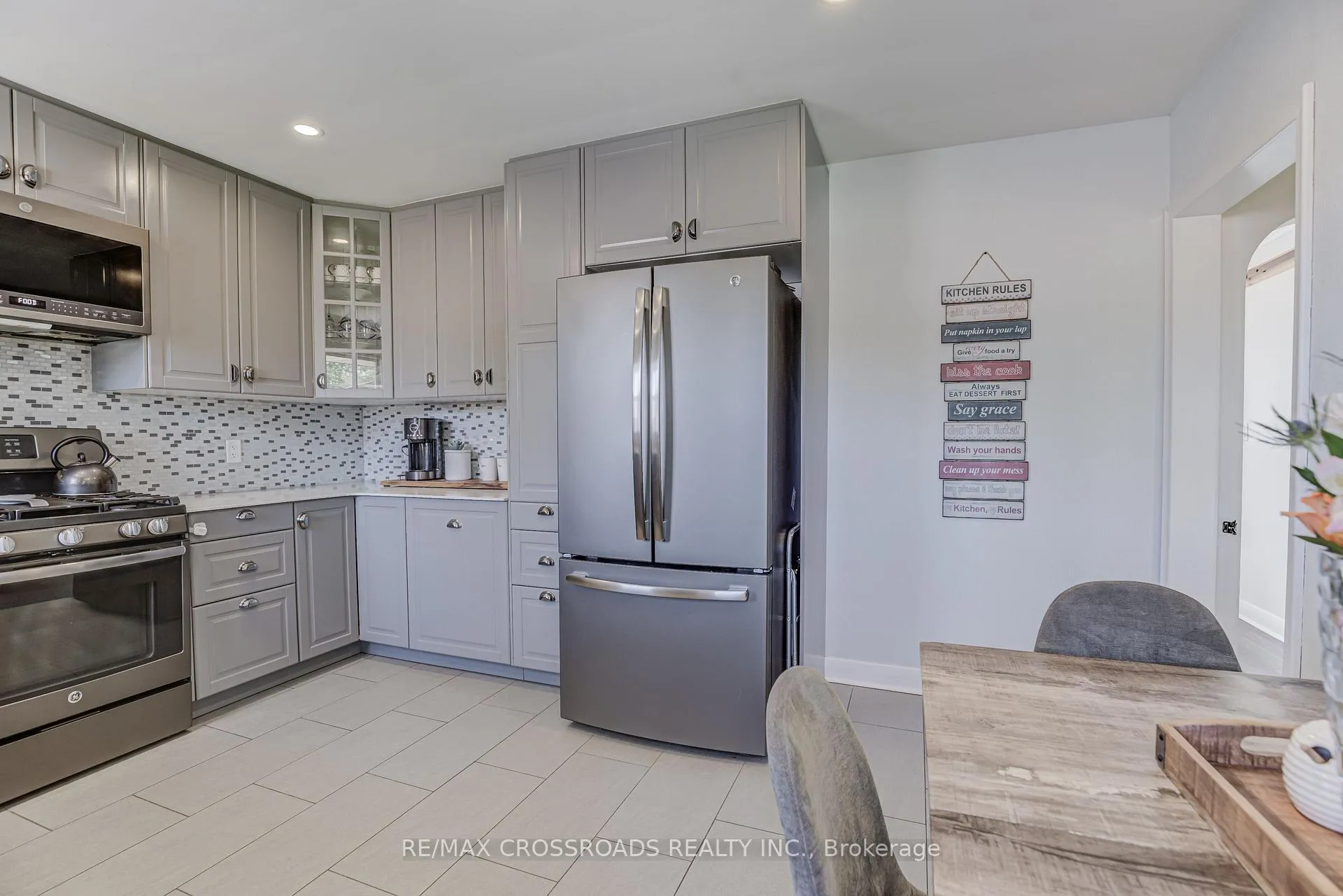 Photo 11 of 778 Tennyson Avenue, Oshawa, Donevan — HOMEH