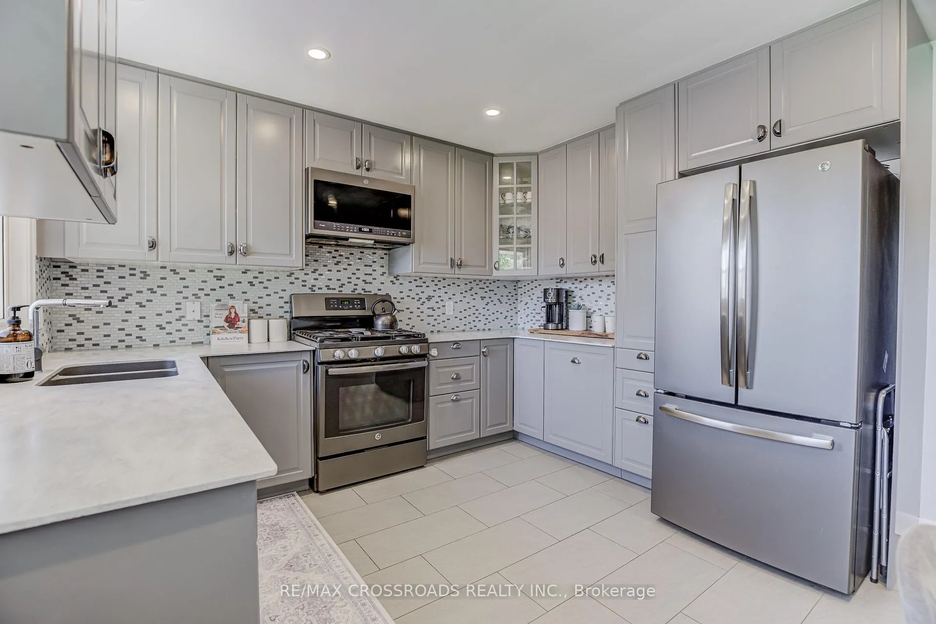 Photo 12 of 778 Tennyson Avenue, Oshawa, Donevan — HOMEH