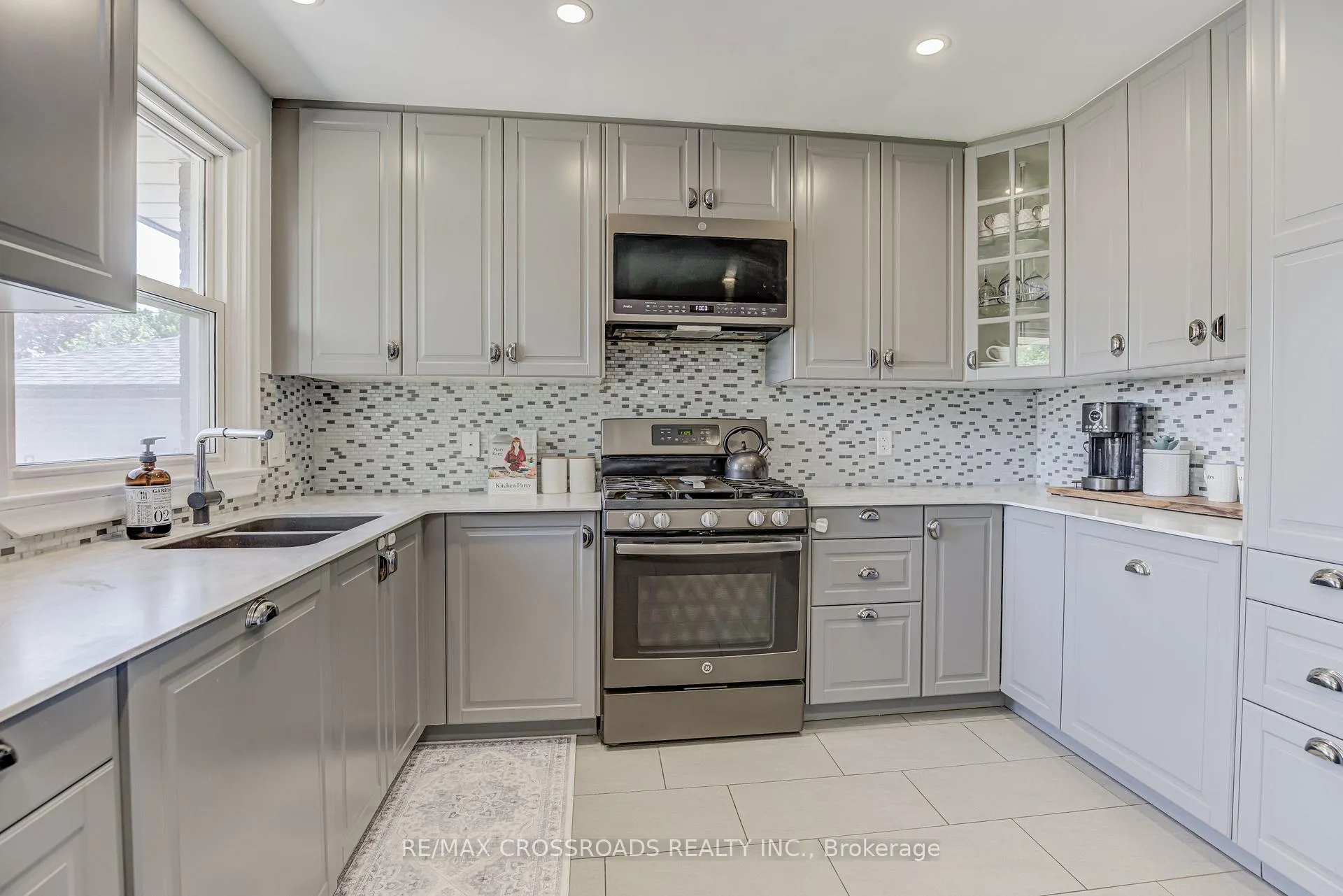 Photo 13 of 778 Tennyson Avenue, Oshawa, Donevan — HOMEH