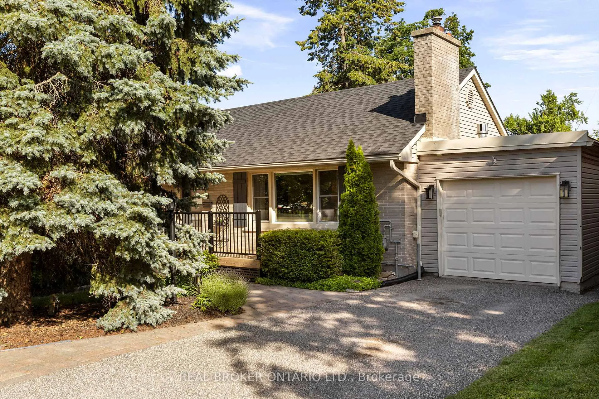 Photo 2 of 13 Borland Street W, Orillia — HOMEH