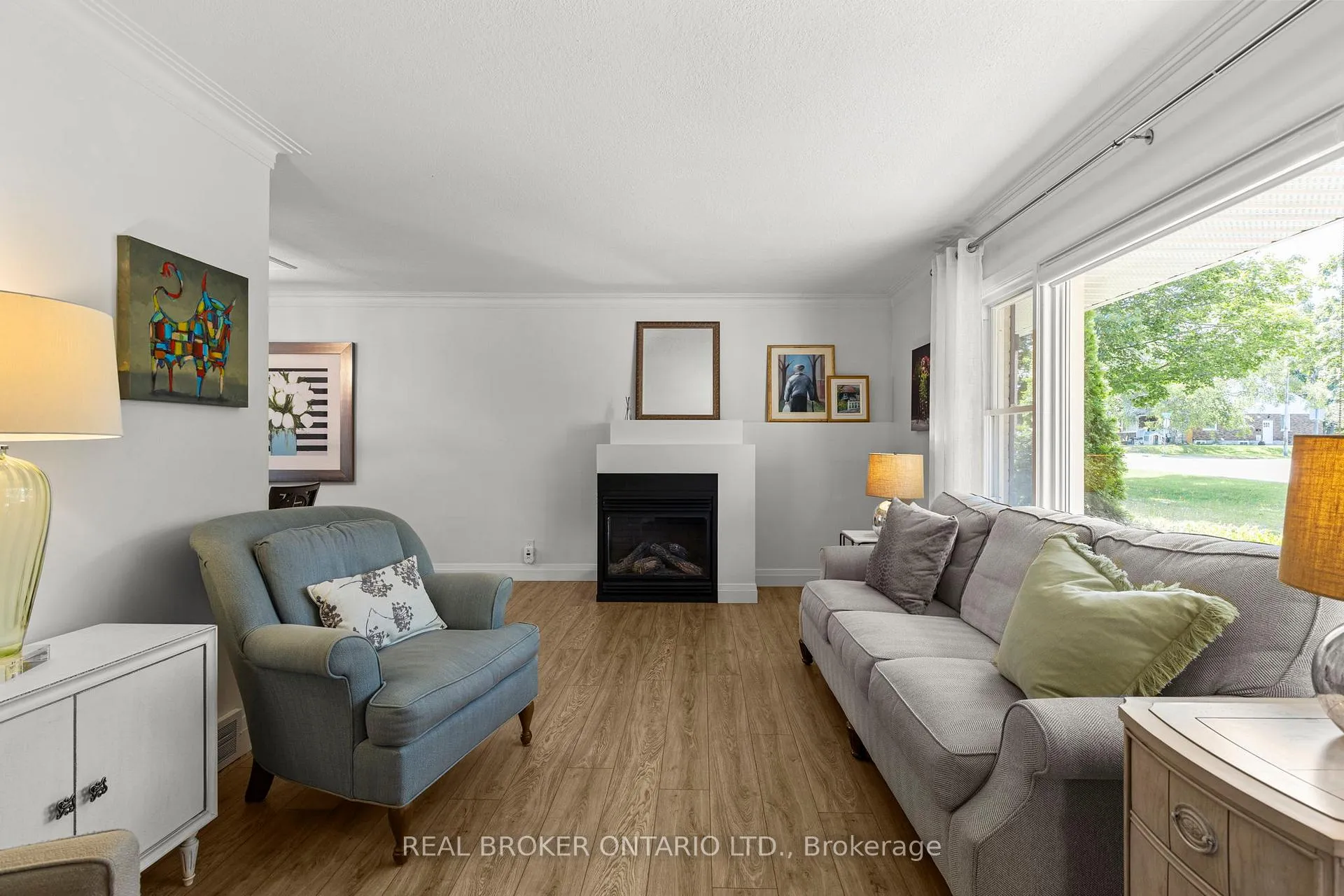 Photo 6 of 13 Borland Street W, Orillia — HOMEH